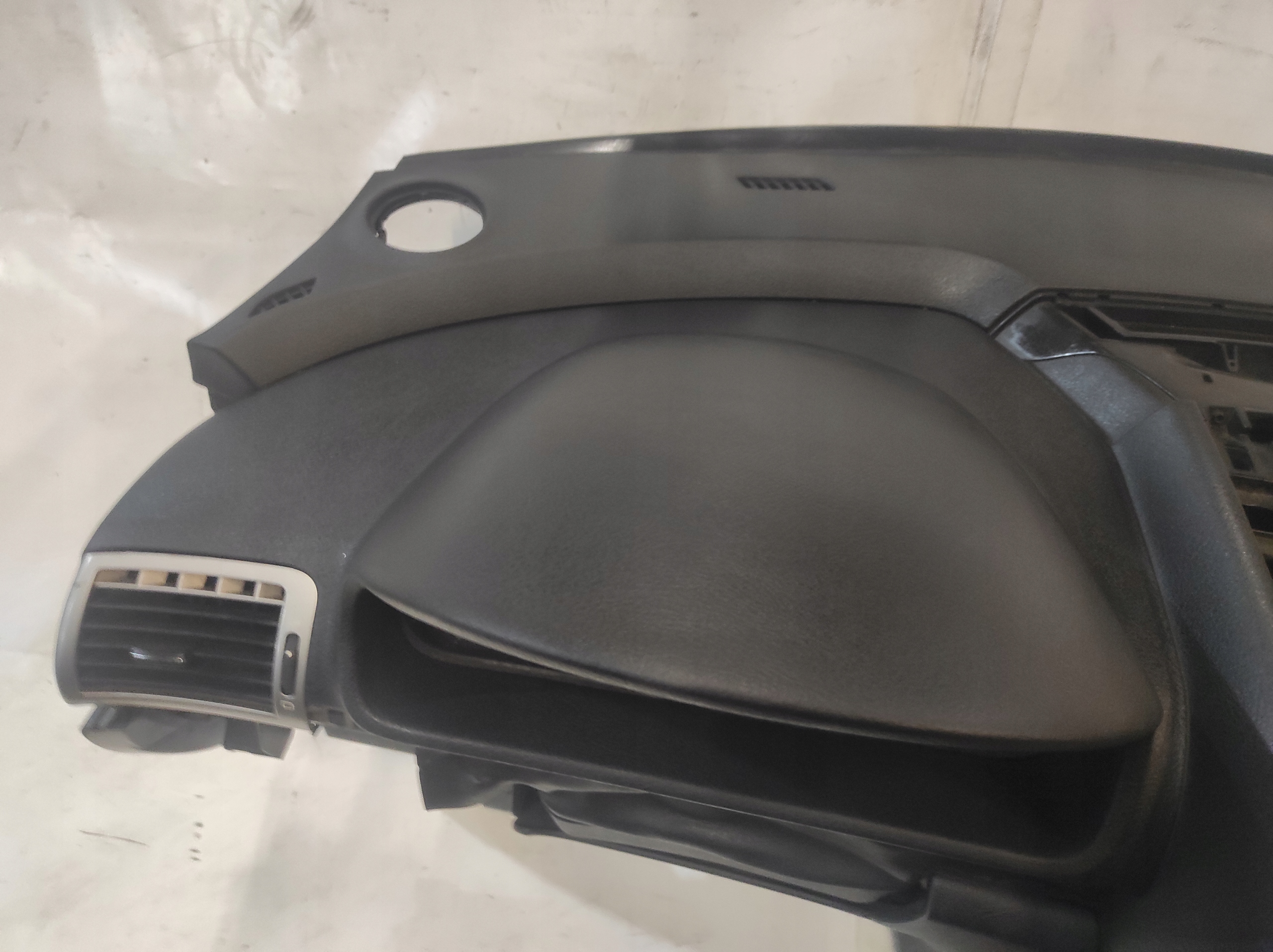 Peugeot 407 dashboard console cockpit support of the dashboard