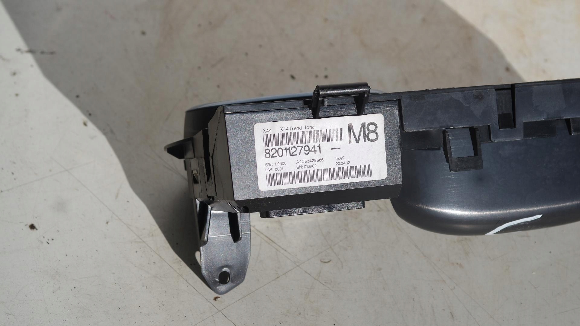 часы дисплей 8201127941 renault TWINGO II