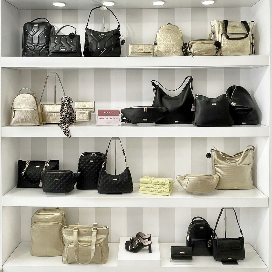 DOCA TOREBKA DAMSKA NA RAMIĘ CZARNA LOGO EKO SKÓRA Płeć kobieta