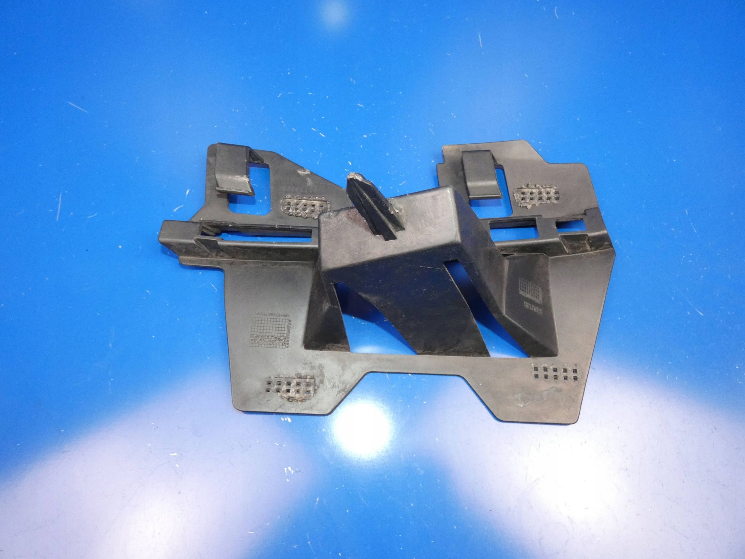 VOLVO XC60 e Supporto staffa Paraurti Destra Anteriore