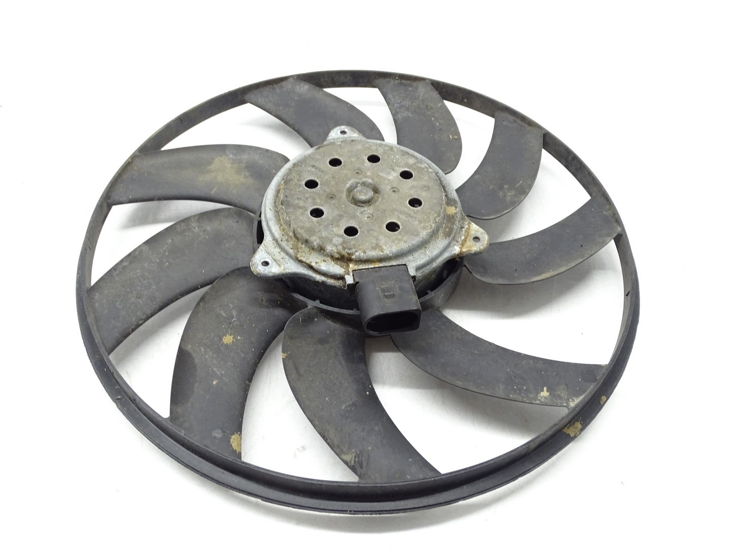 ventilátor vrtule chladiče AUDI A6 C7 Q3 8U A10111406F