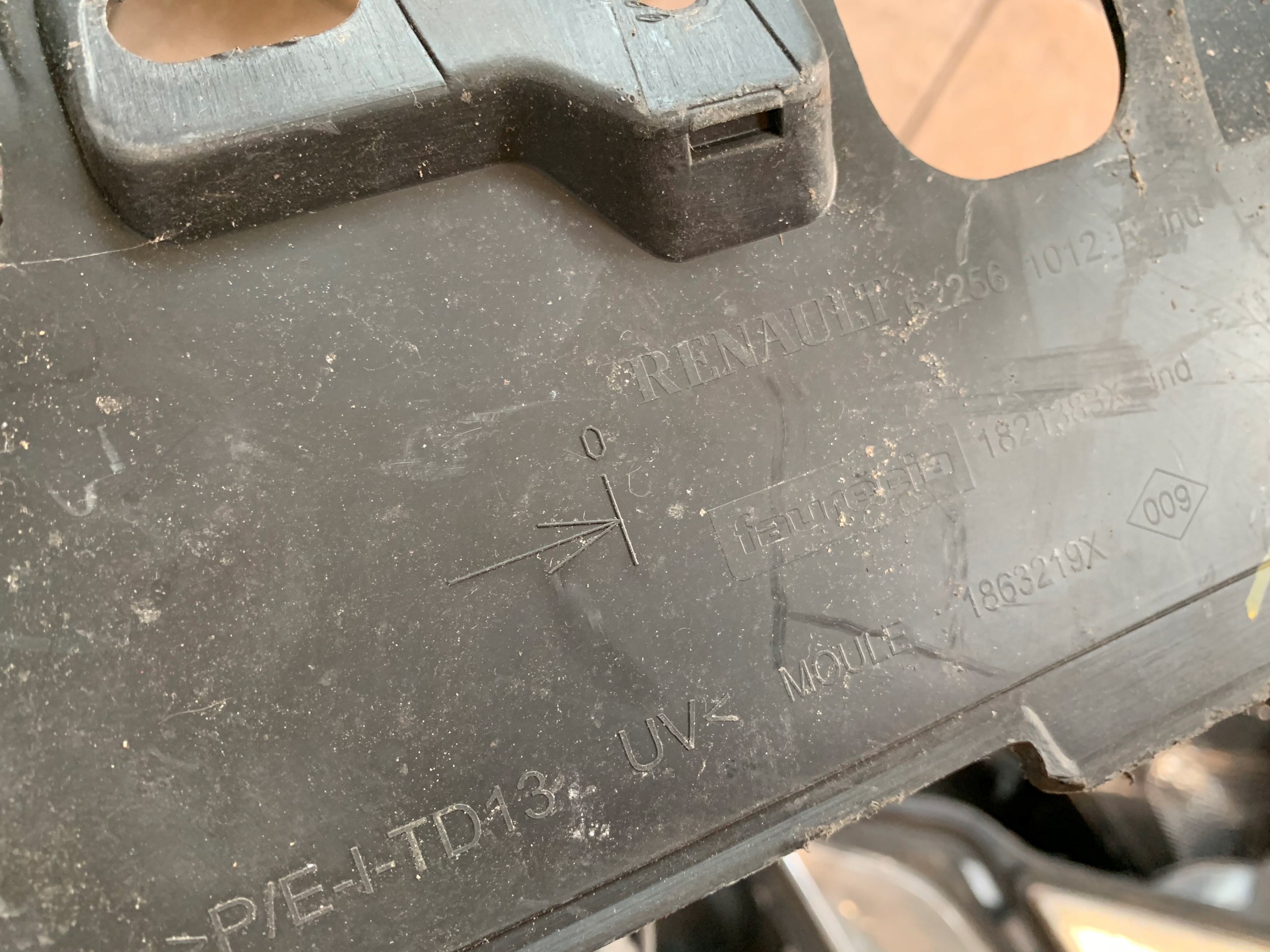 renault CLIO IV рестайлинг решетка радиатора