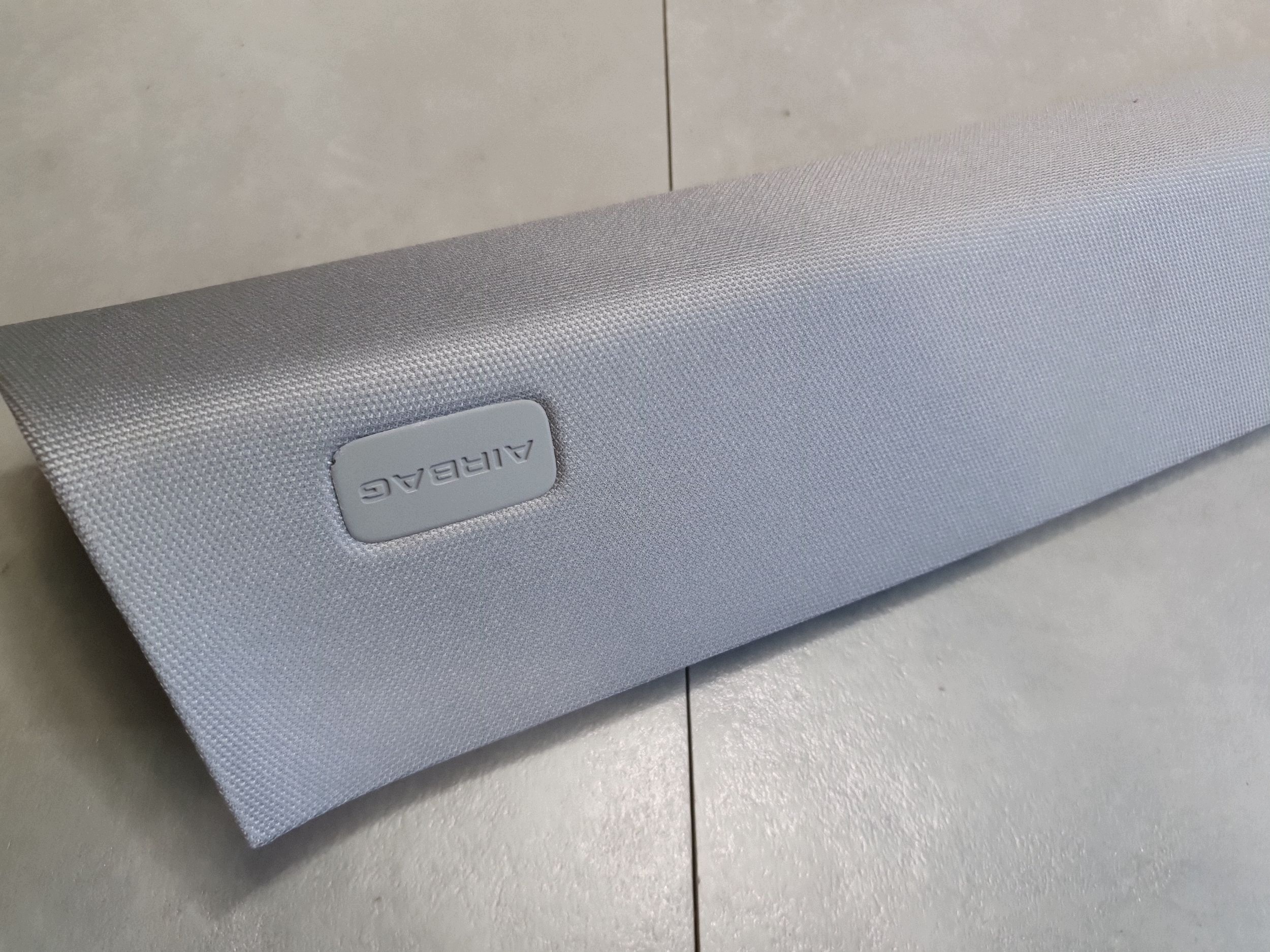 Audi Q6 e-tron couverture montant A droit 85H867234