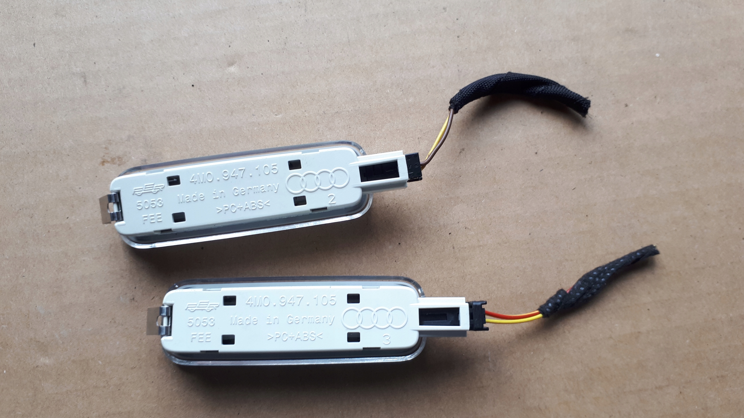 A4 B9 8W FANALE COPPIA LUCI CIELO INTERNO 4M0947105 A5 8W