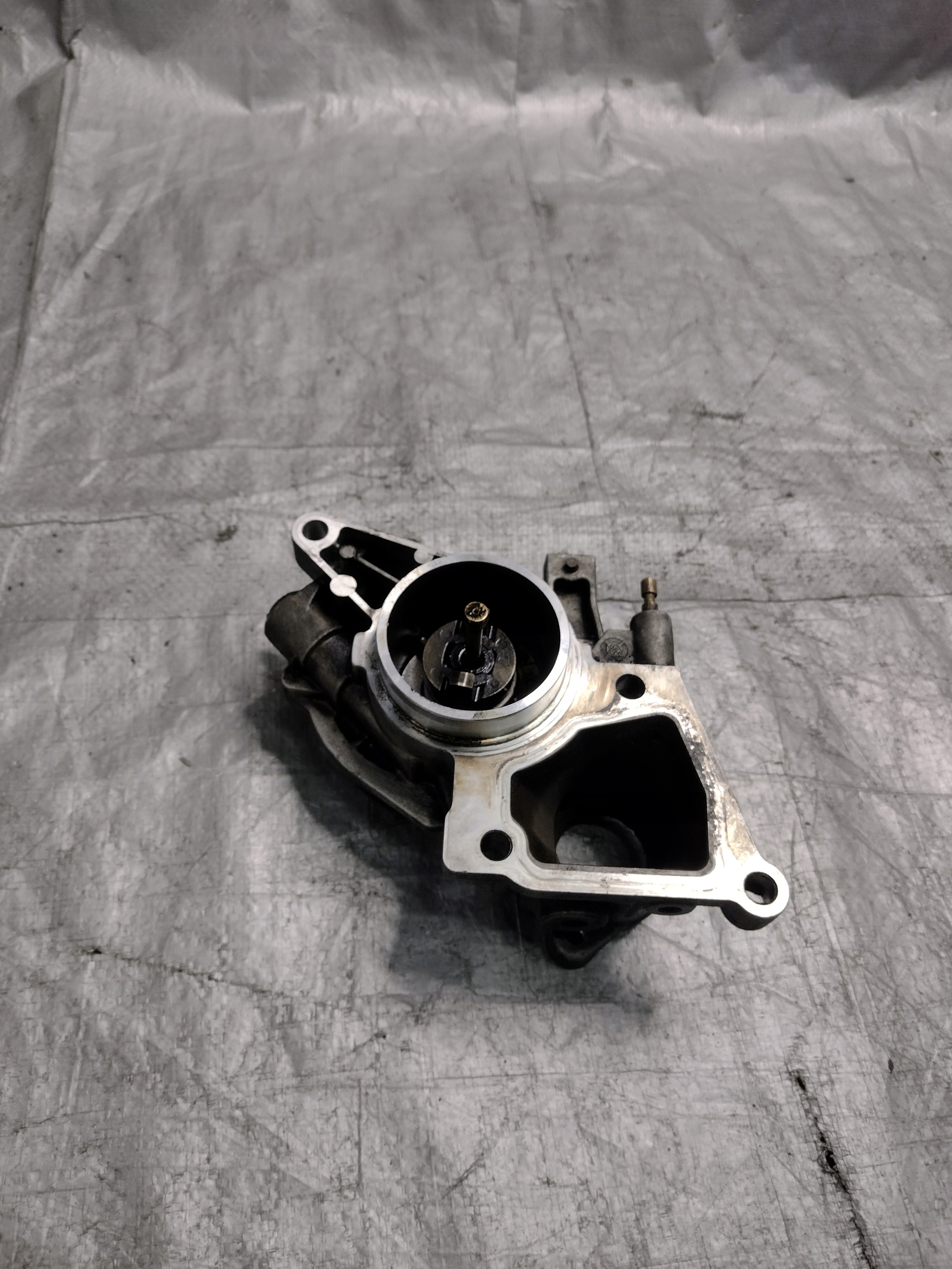 pump vacum Ford Mondeo MK3 2,0 TDCI