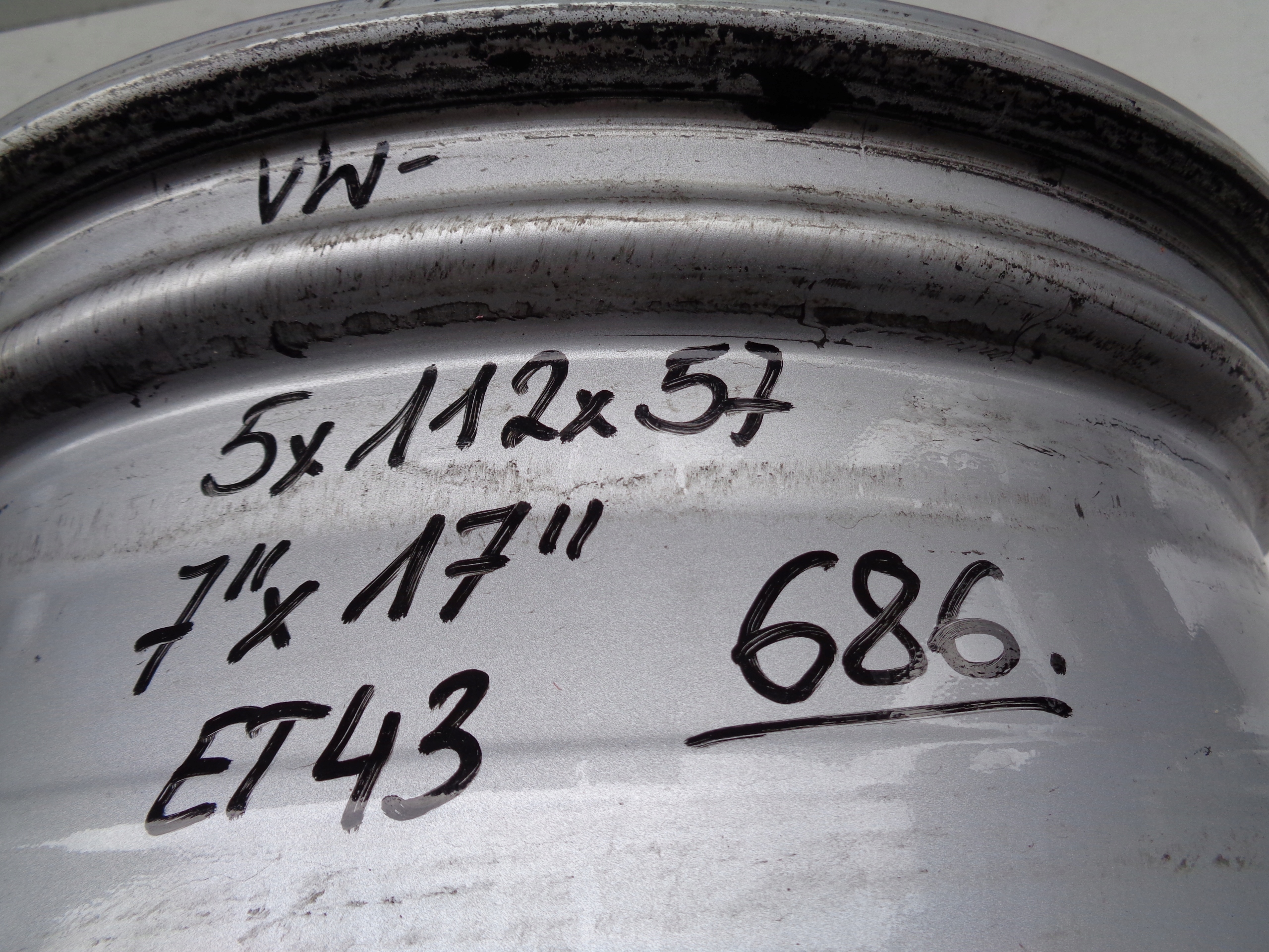 disk hliníkový VW 7JX17 ET43 5X112 NR 686 5N0601025AE