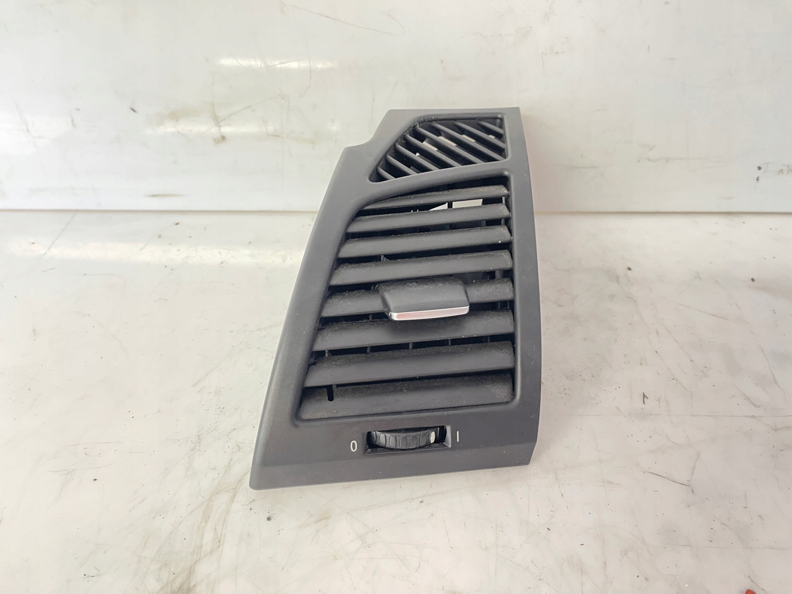 BMW E87 grid air conditioning devices left 7059187