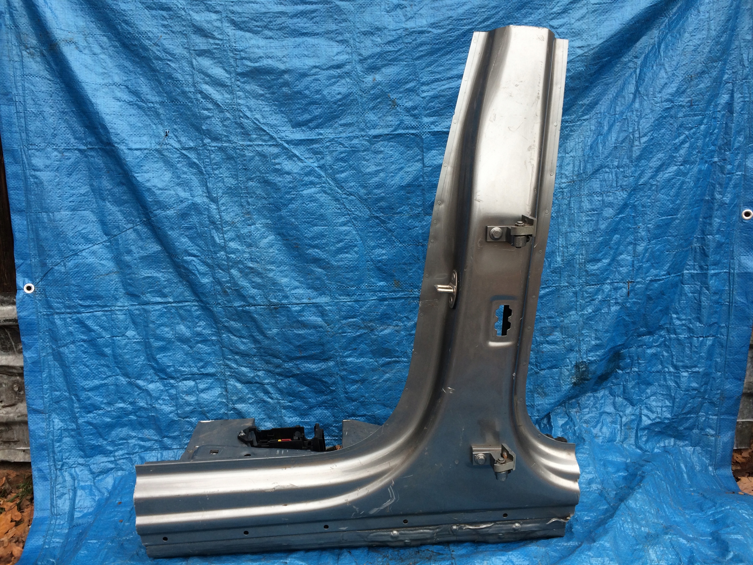 AUDI A8 D4 PRÓG SŁUPEK ŚRODKOWY LEWY