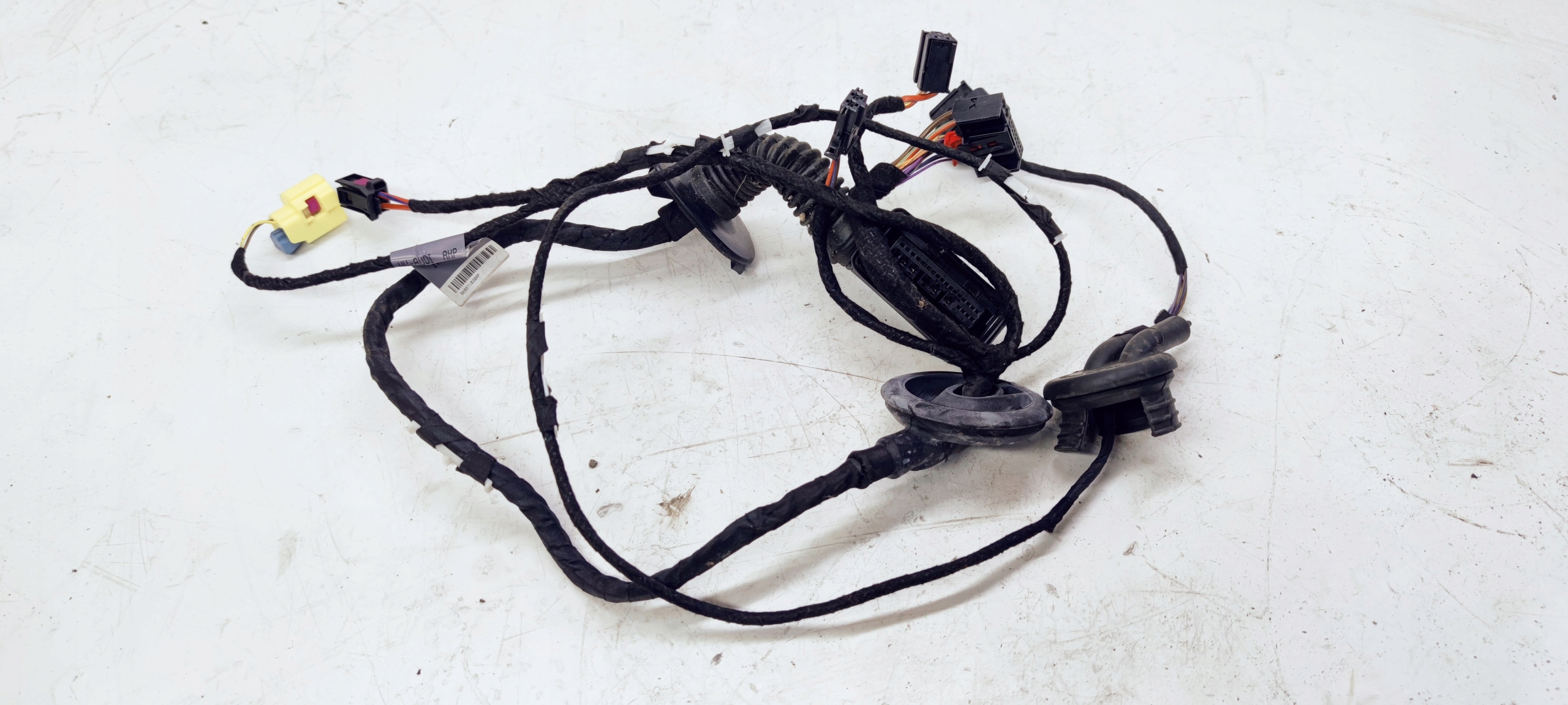 bundle door right front AUDI A4 B8 8K0971030AP