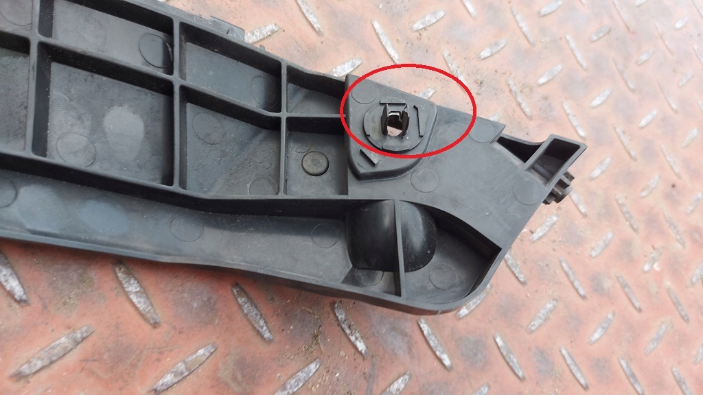 bumper bracket right front TOYOTA RAV4 IV 15