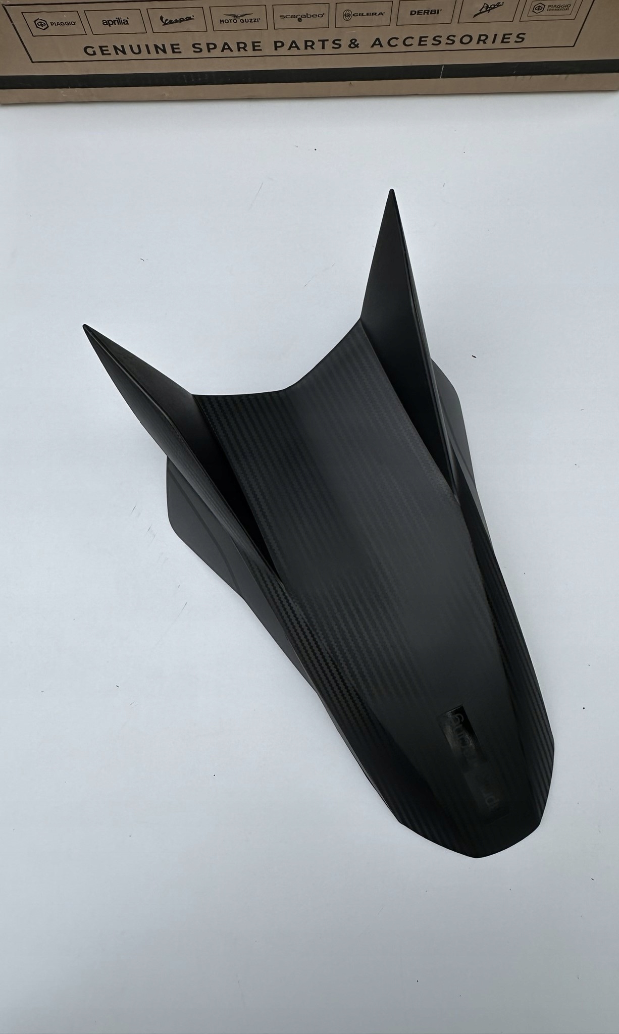 Aprilia Dorsoduro 900 predný blatník Nový originál