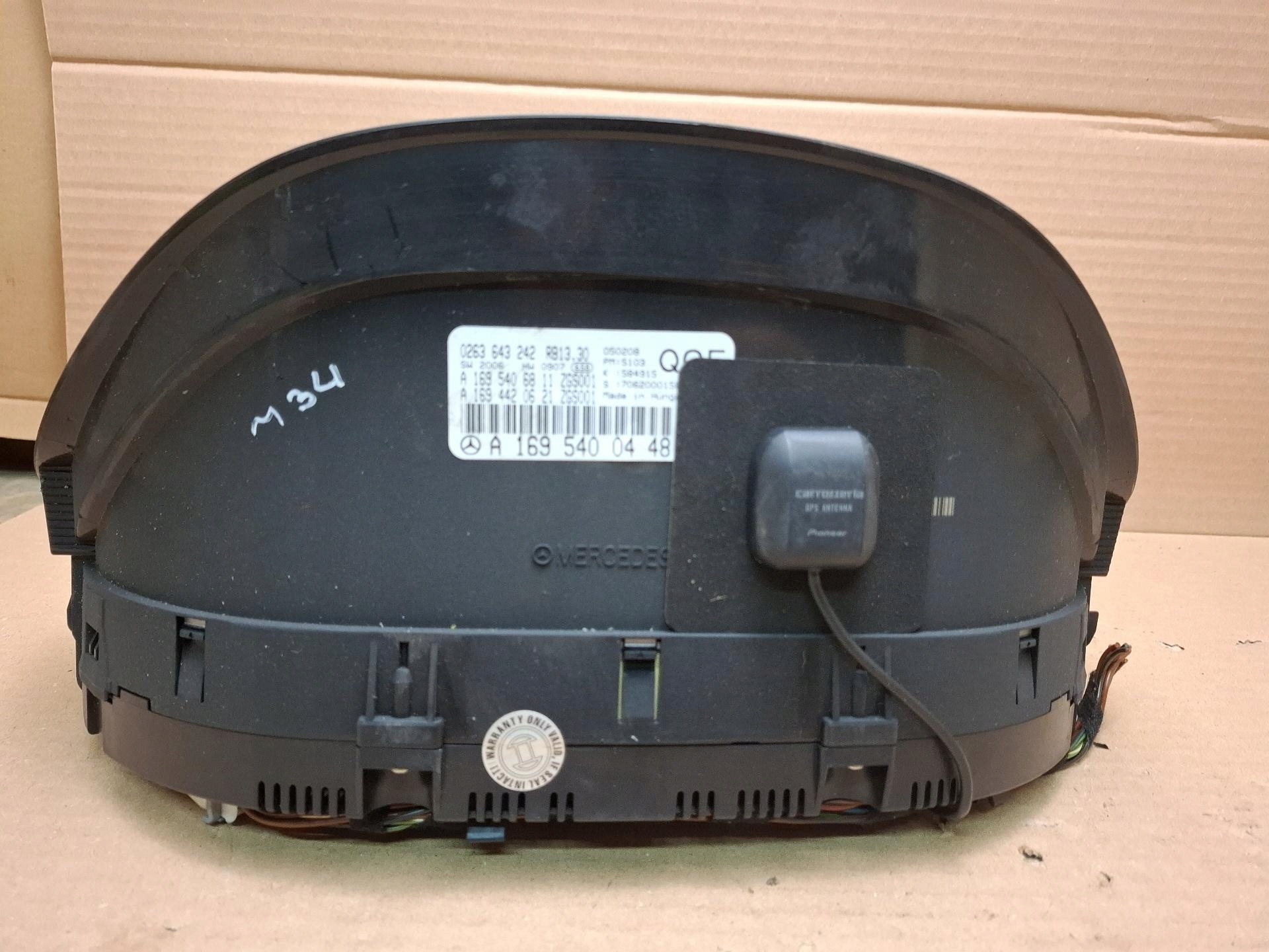 dials Mercedes-Benz B W245 facelift T245.232 2008 A1695400448