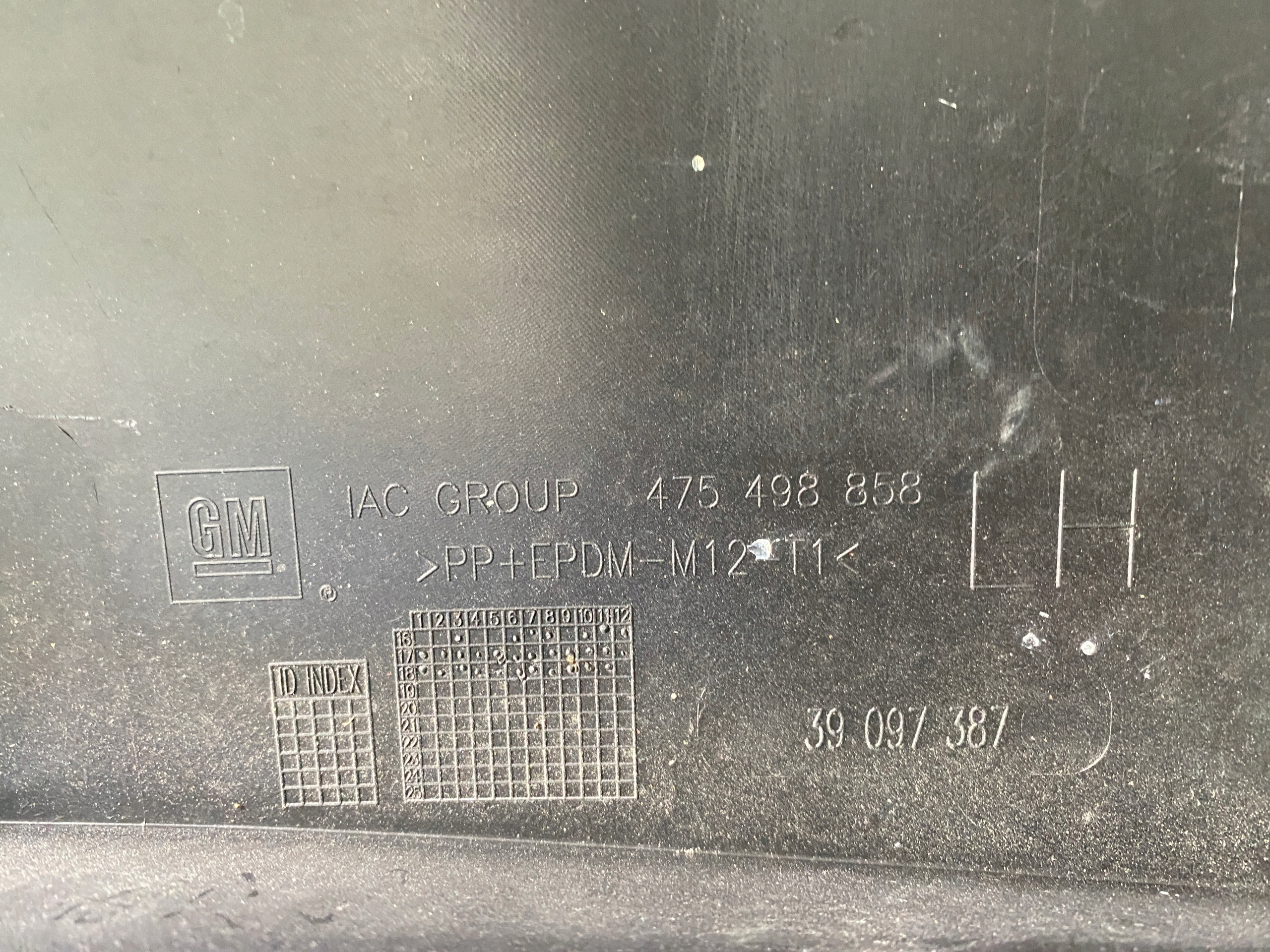 Opel Mokka X bumper rear part rear corner 475498858