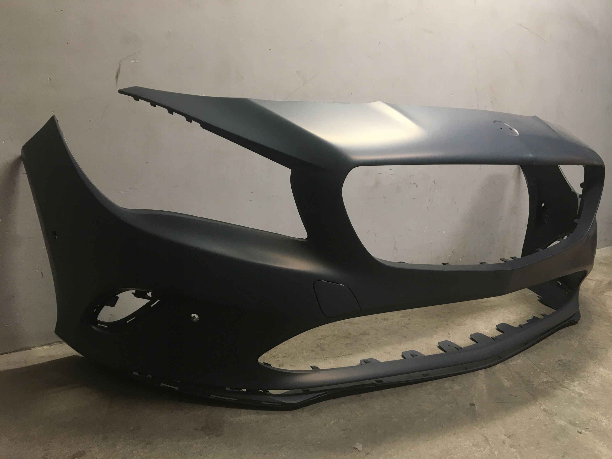 mercedes cla lift zderzak przedni nowy 2016-2019 Producent części Mercedes-Benz OE