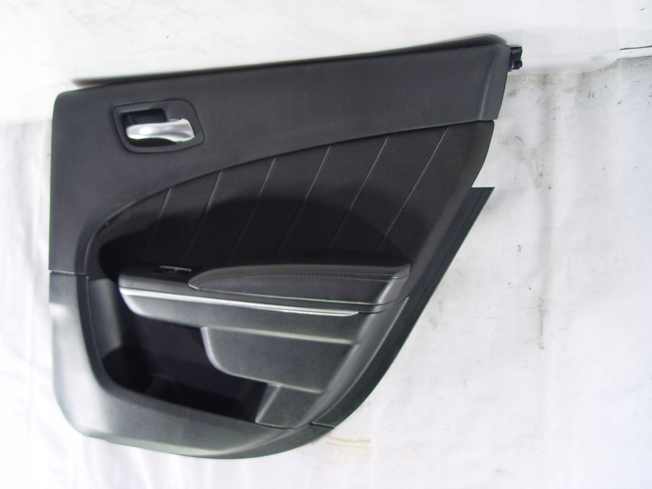 CHARGER 15- BOCZEK TAPICERKA DRZWI PRAWY TYŁ Producent części Dodge OE