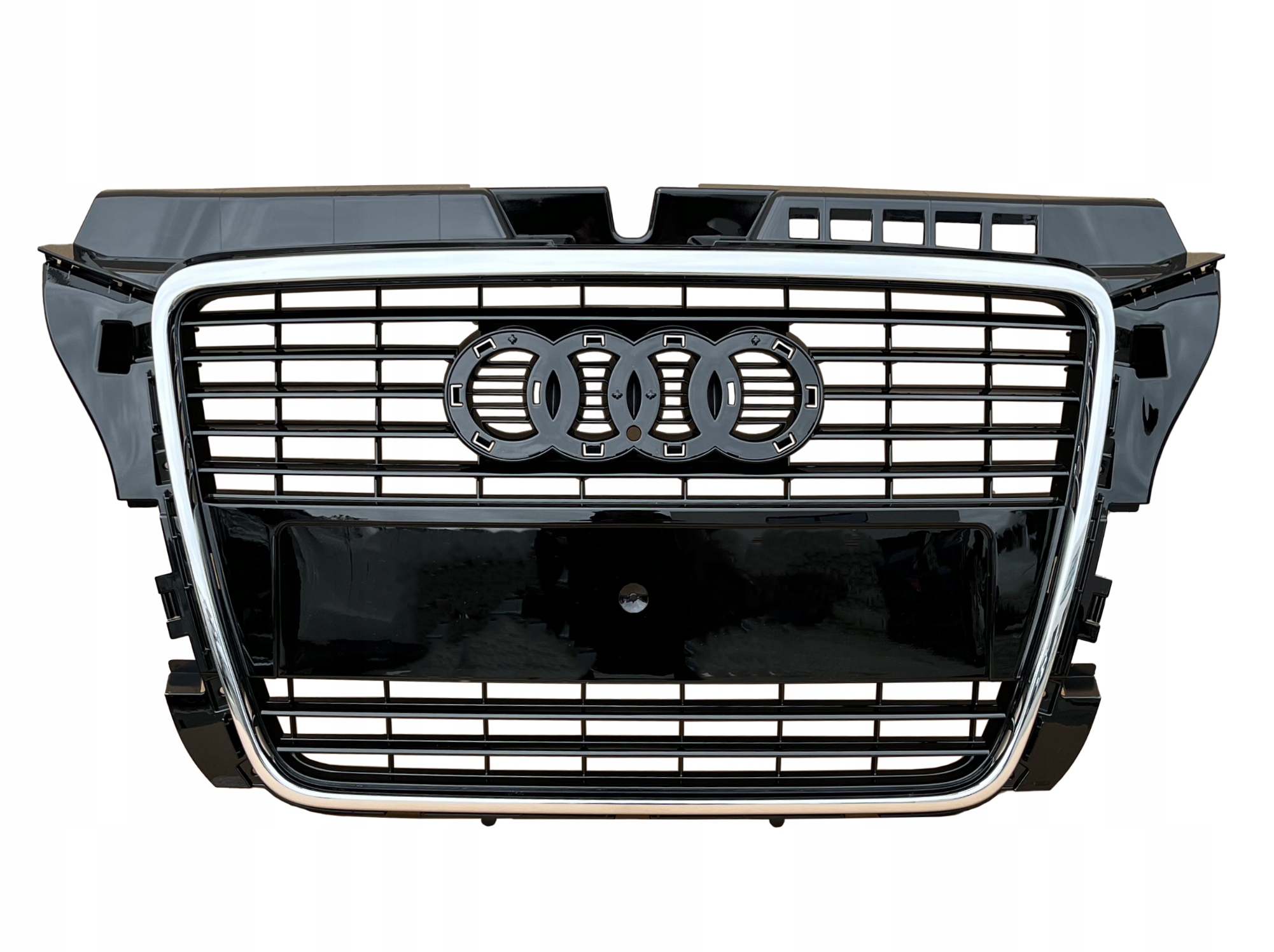 Audi A3 8P Lift Atrapa Středová Mřížka Gril Černá Se Stříbrným Rámečkem Chrom