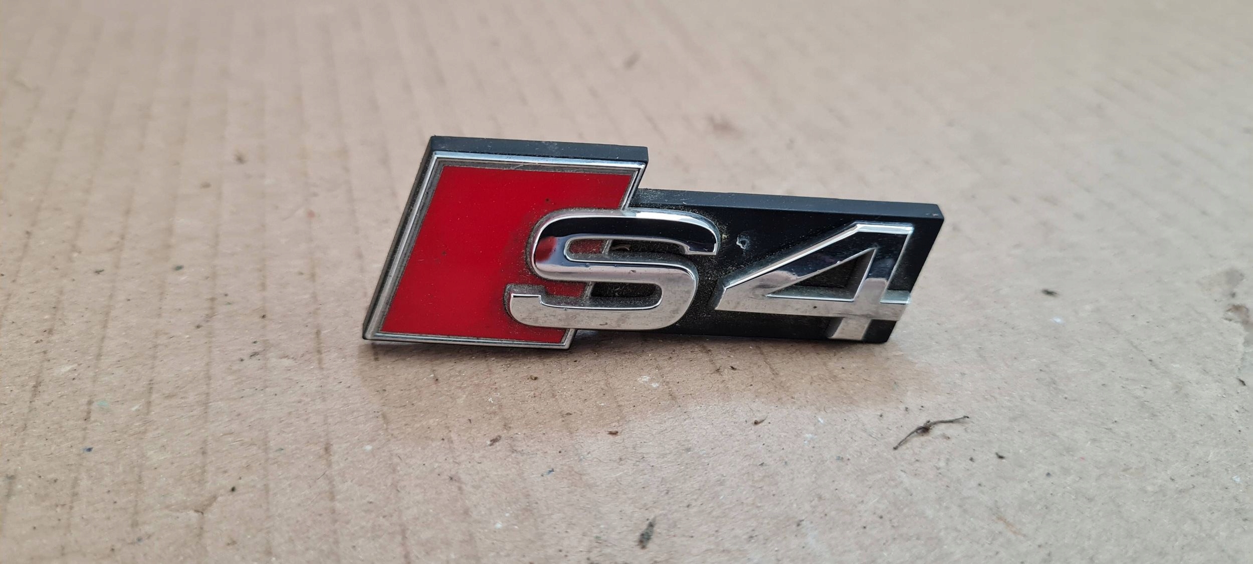 S4 B9 8W LIFT EMBLEMAT logo GRILA grille front 8W0853736F