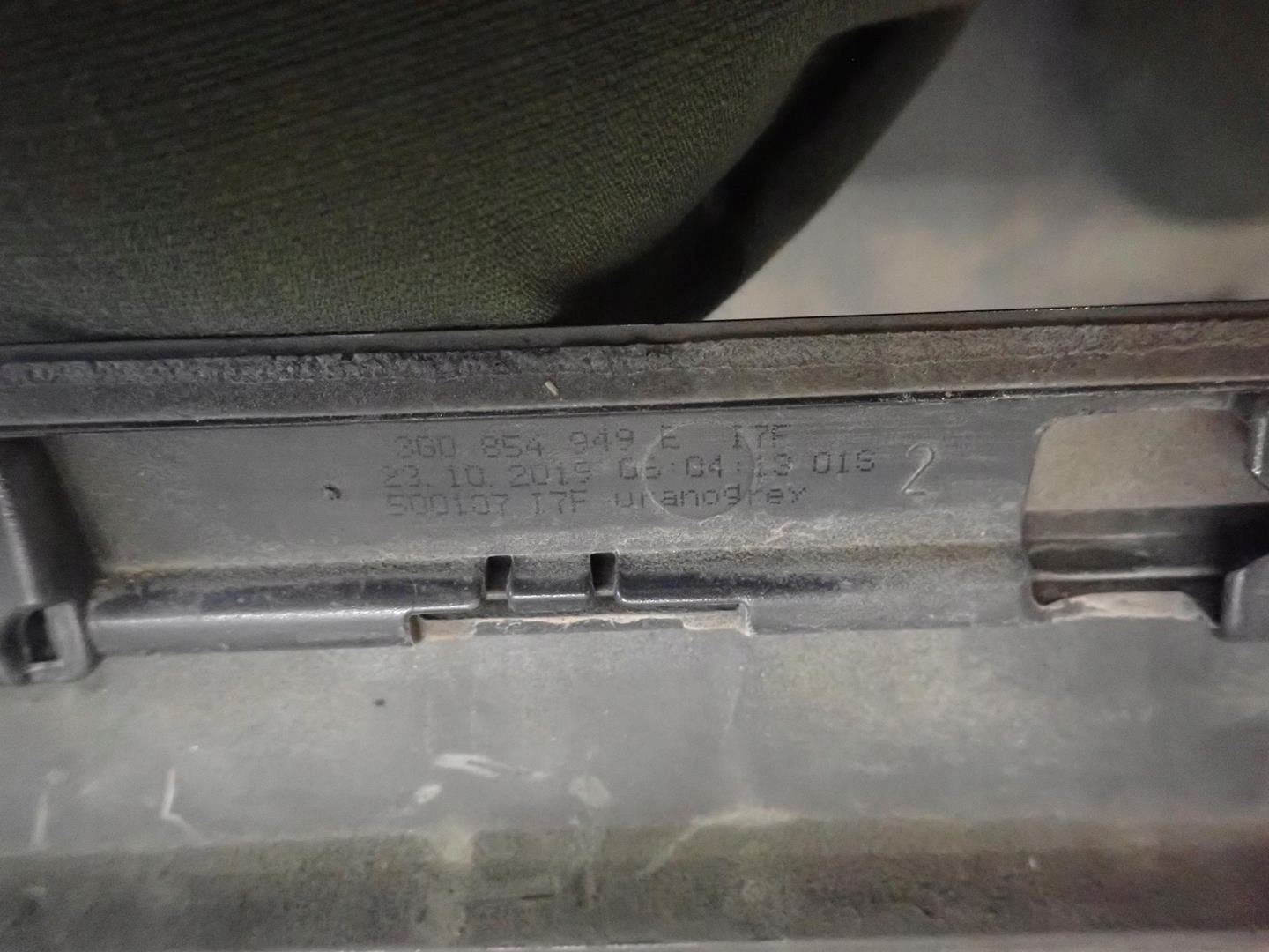 moulding door left rear part VW PASSAT B8 2014- 3G0854949E