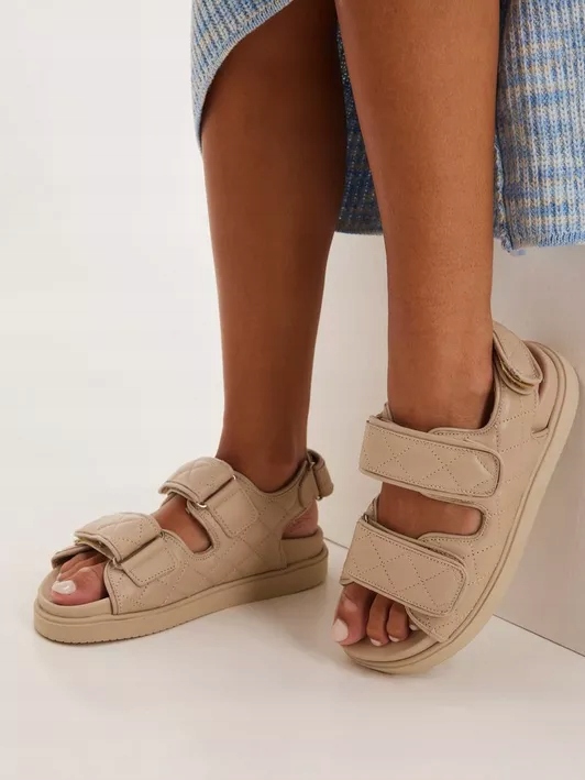 SANDAŁY NA PLATFORMIE SKÓRZANE PIKOWANE BEŻOWE PAVEMENT 39 Stan opakowania oryginalne