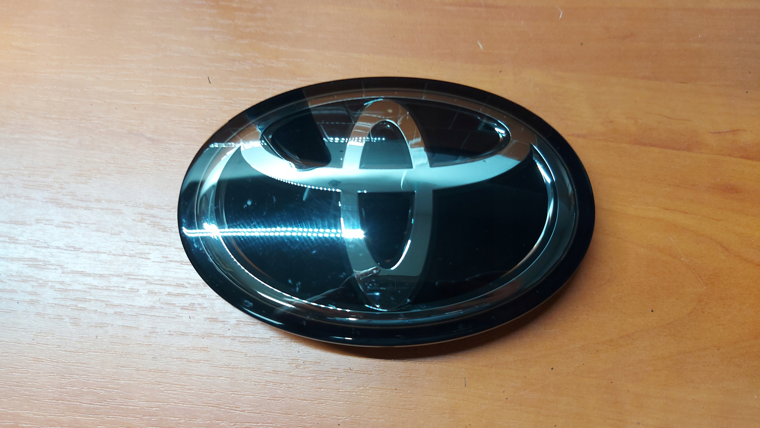 ZNACZEK EMBLEMAT LOGO PRZÓD PRZEDNI TOYOTA COROLLA CROSS CHR C-HR CAMRY