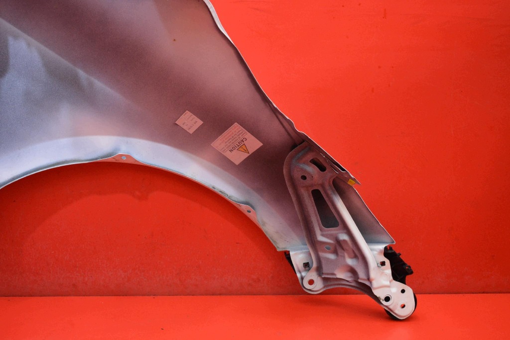 fender left front front 040 TOYOTA COROLLA E21 18-25