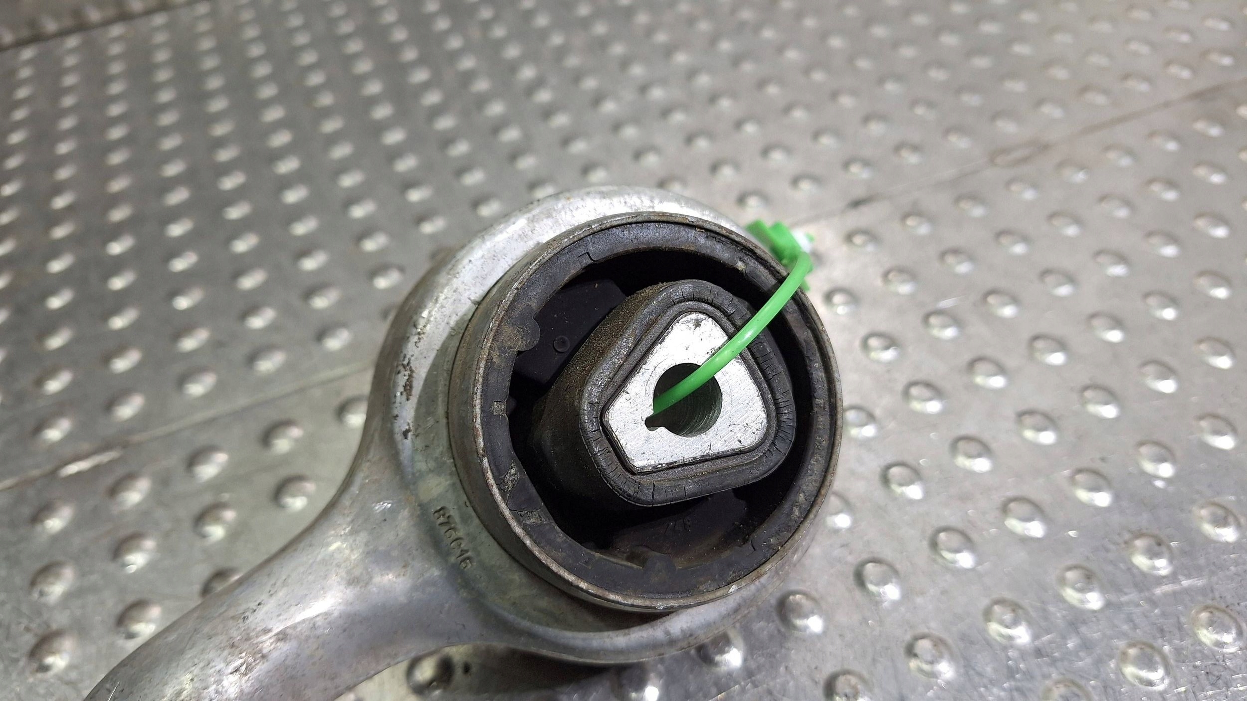 rameno pravý predok 6763704 BMW E81 E82 E87 E88 E89 E90 E91 E92 E93 X1 E84