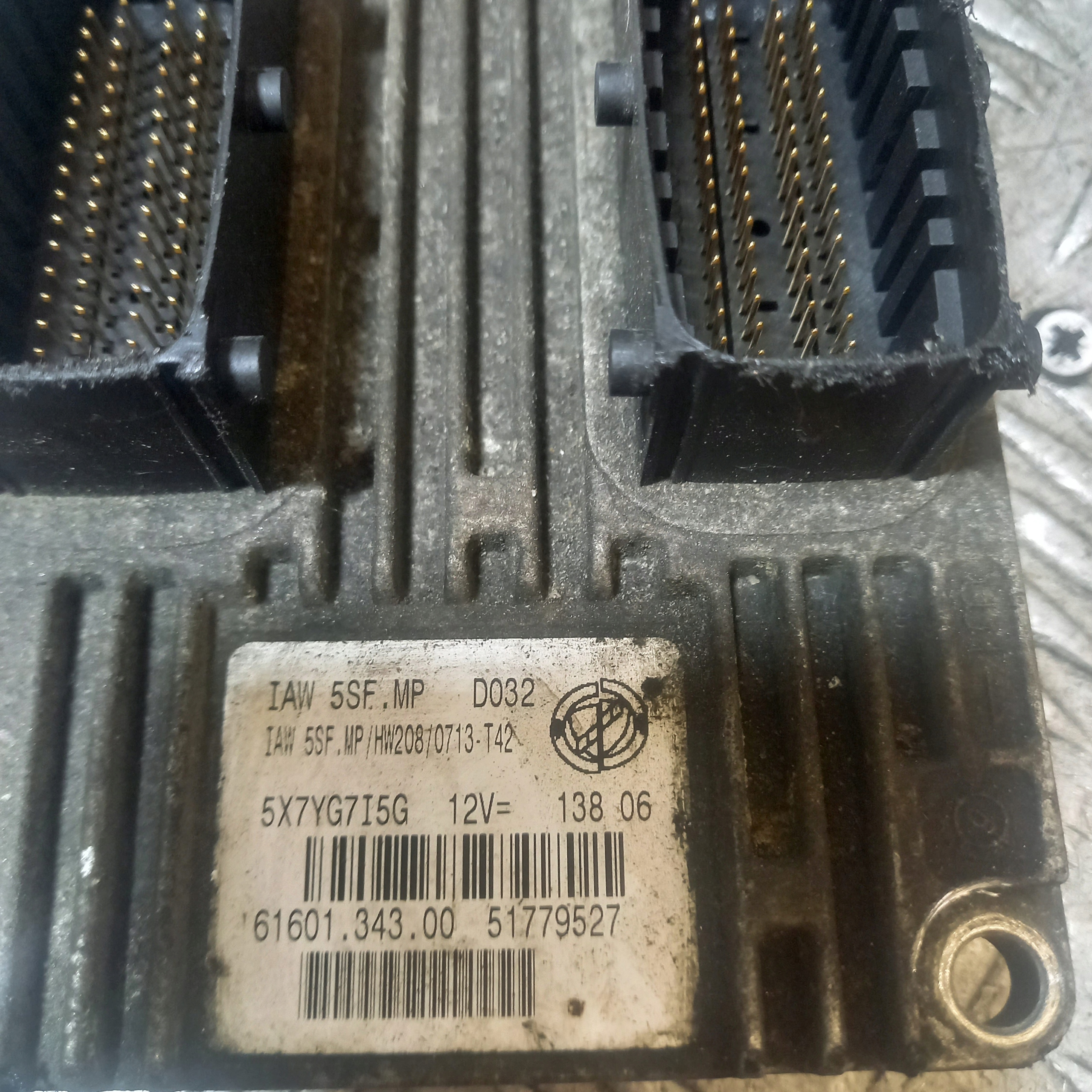 computer of the engine control unit FIAT ALBEA 51779527