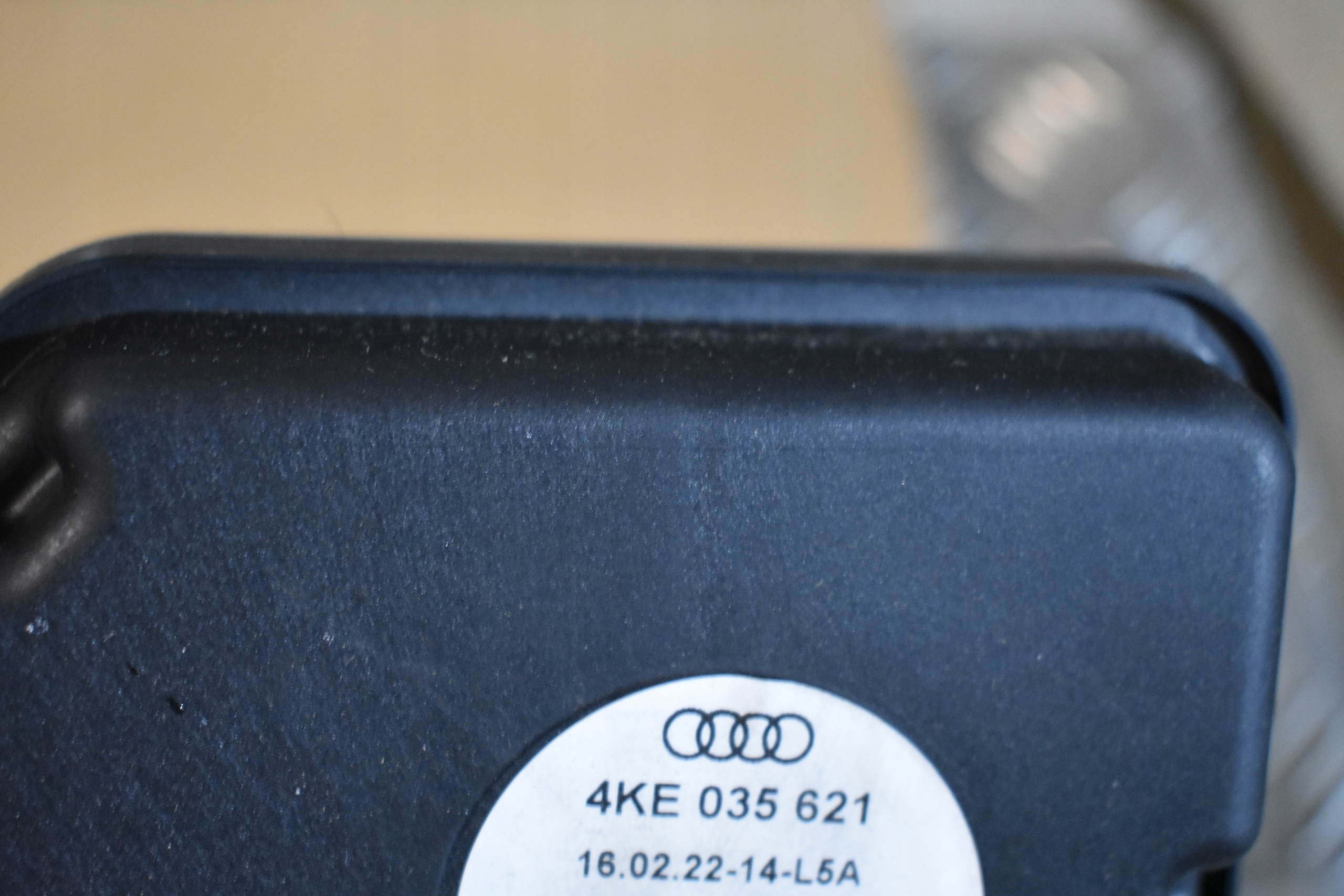 IDEALNY KPL. speaker SUBWOOFER AUDI E-TRON 1