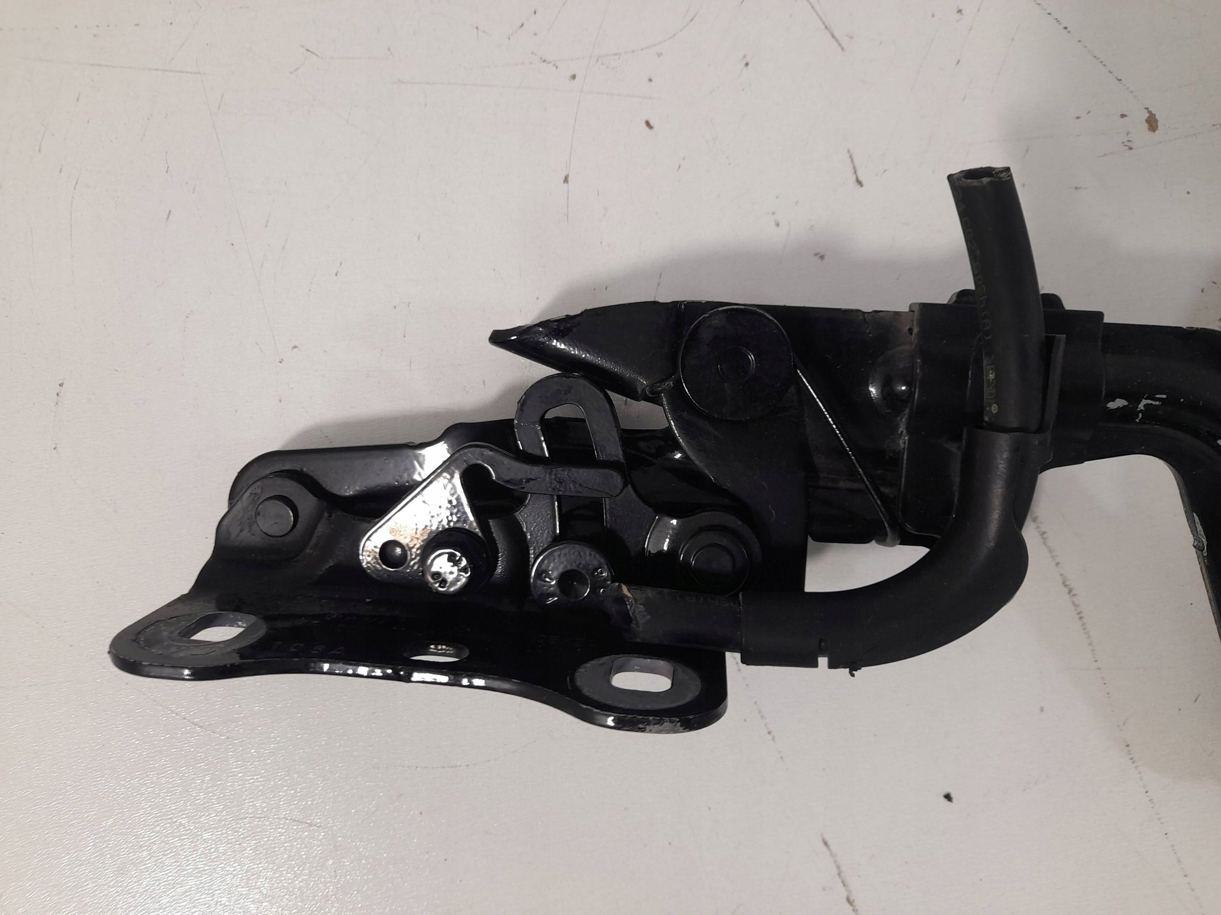 Mercedes-Benz GLB X247 bonnet hinges left A1778801100 (Z05)
