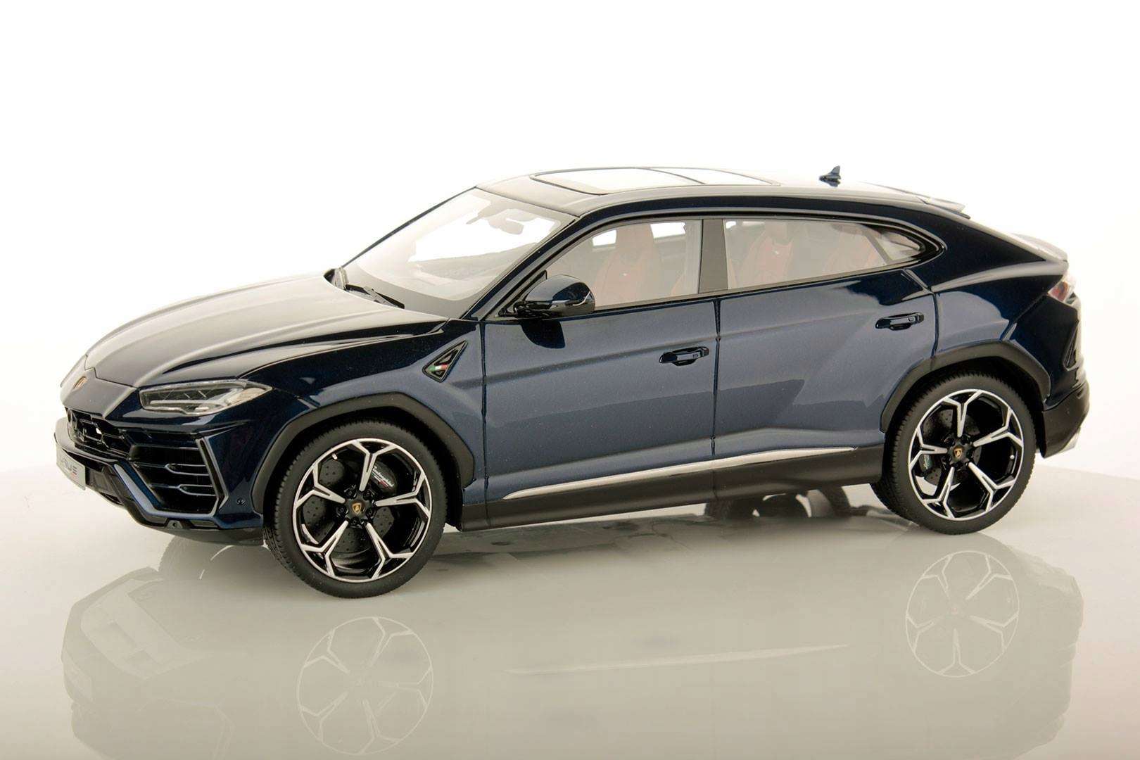 MODEL 1:18 LAMBO032D 39/49 LAMBORGHINI URUS OE ASO