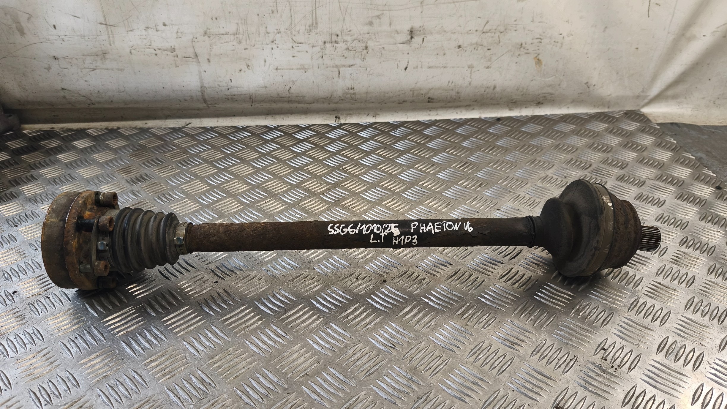 semi-axis left rear part VW PHAETON 3.0 V6 TDI 2006r