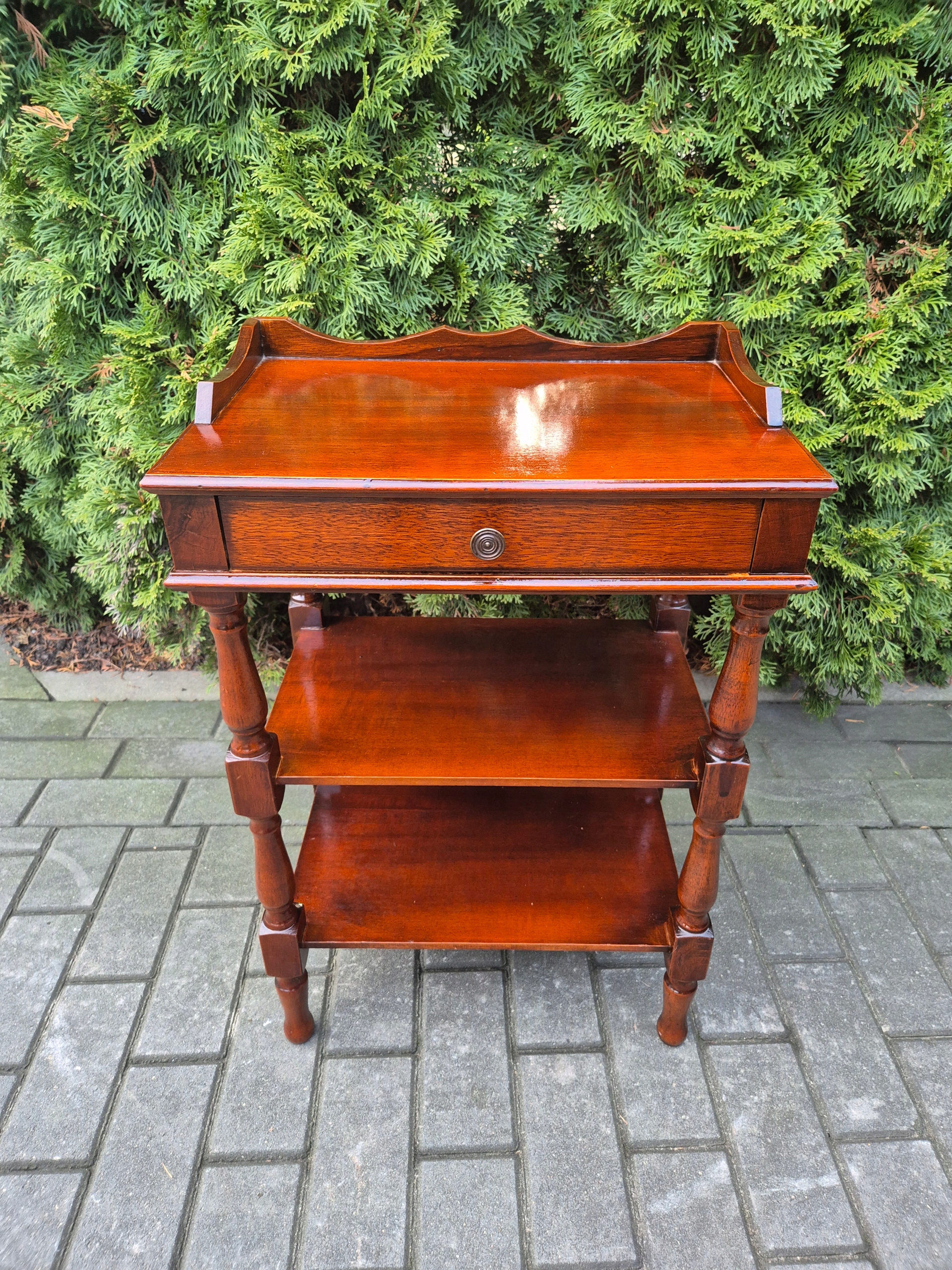 Stylowy drewniany pomocniczy