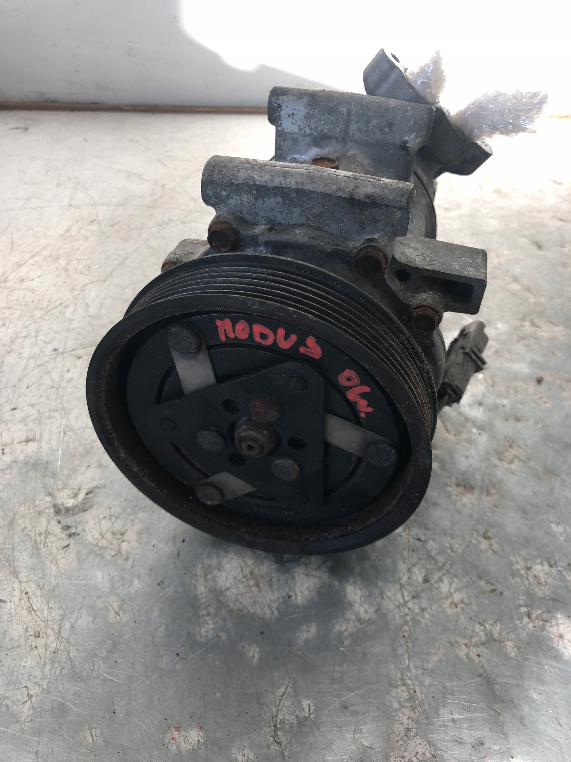 compressor compressor; of the air conditioning RENAULT MODUS 8200365787 06r
