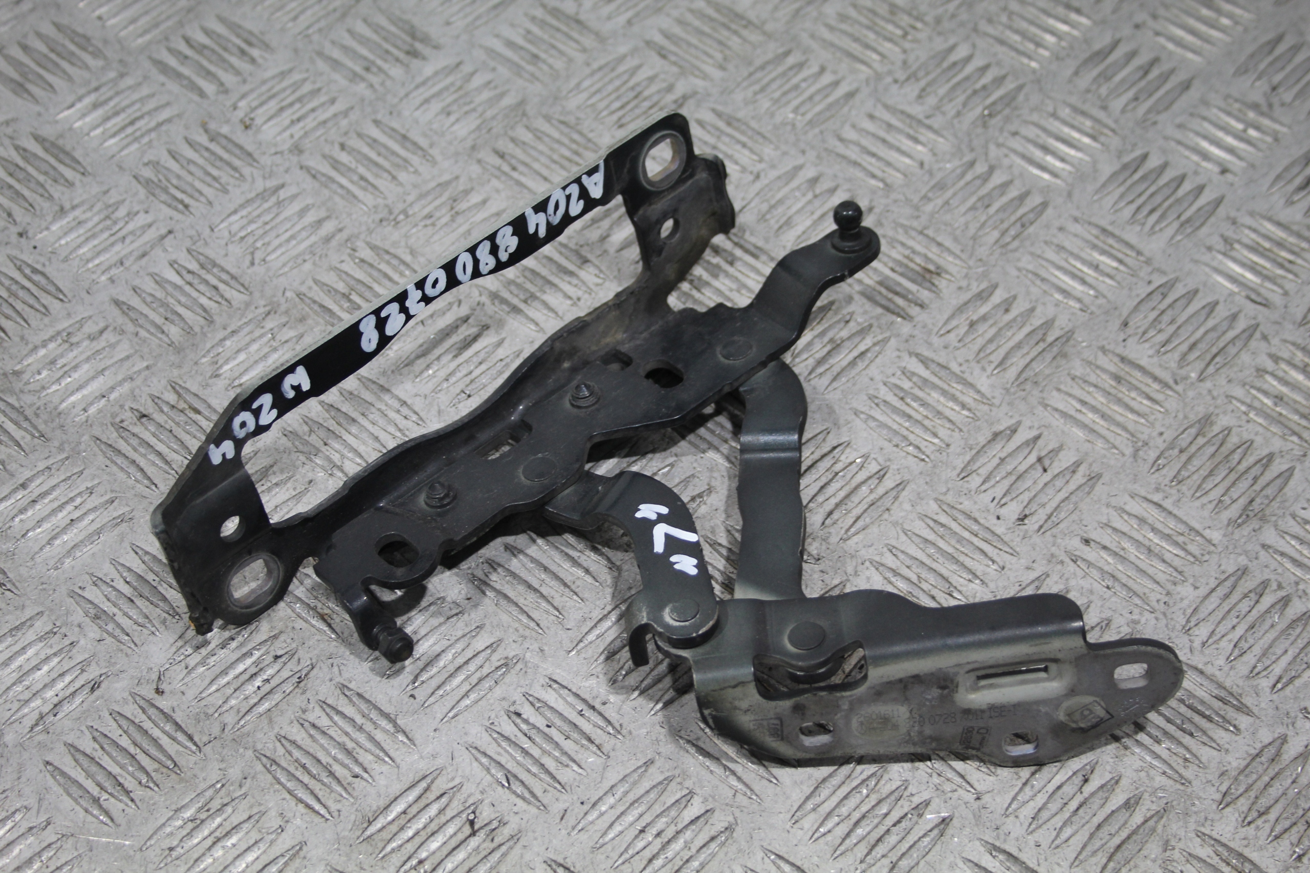 hinge bonnets left C-KLASA W204 LIFT A2048800728