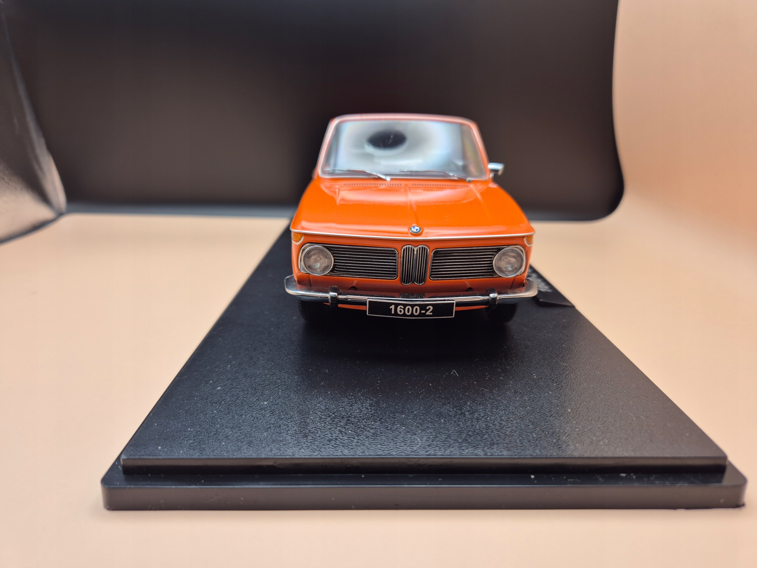 KK SCALE BMW 2002 Cabriolet 1971 ORANGE 1:18 Marka KK-Scale