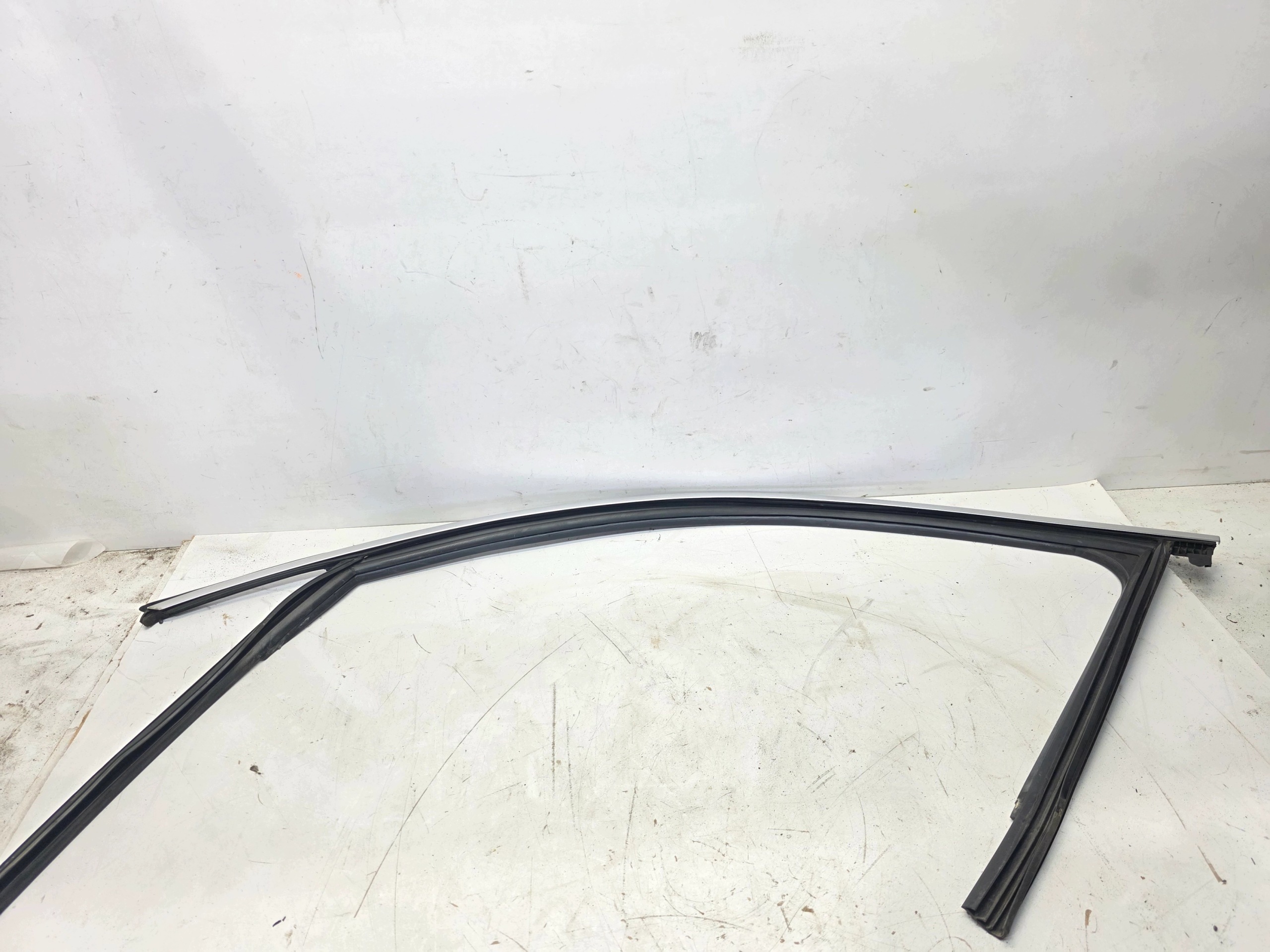 gasket door moulding CHROM left front AUDI Q5 FY 80A837431A