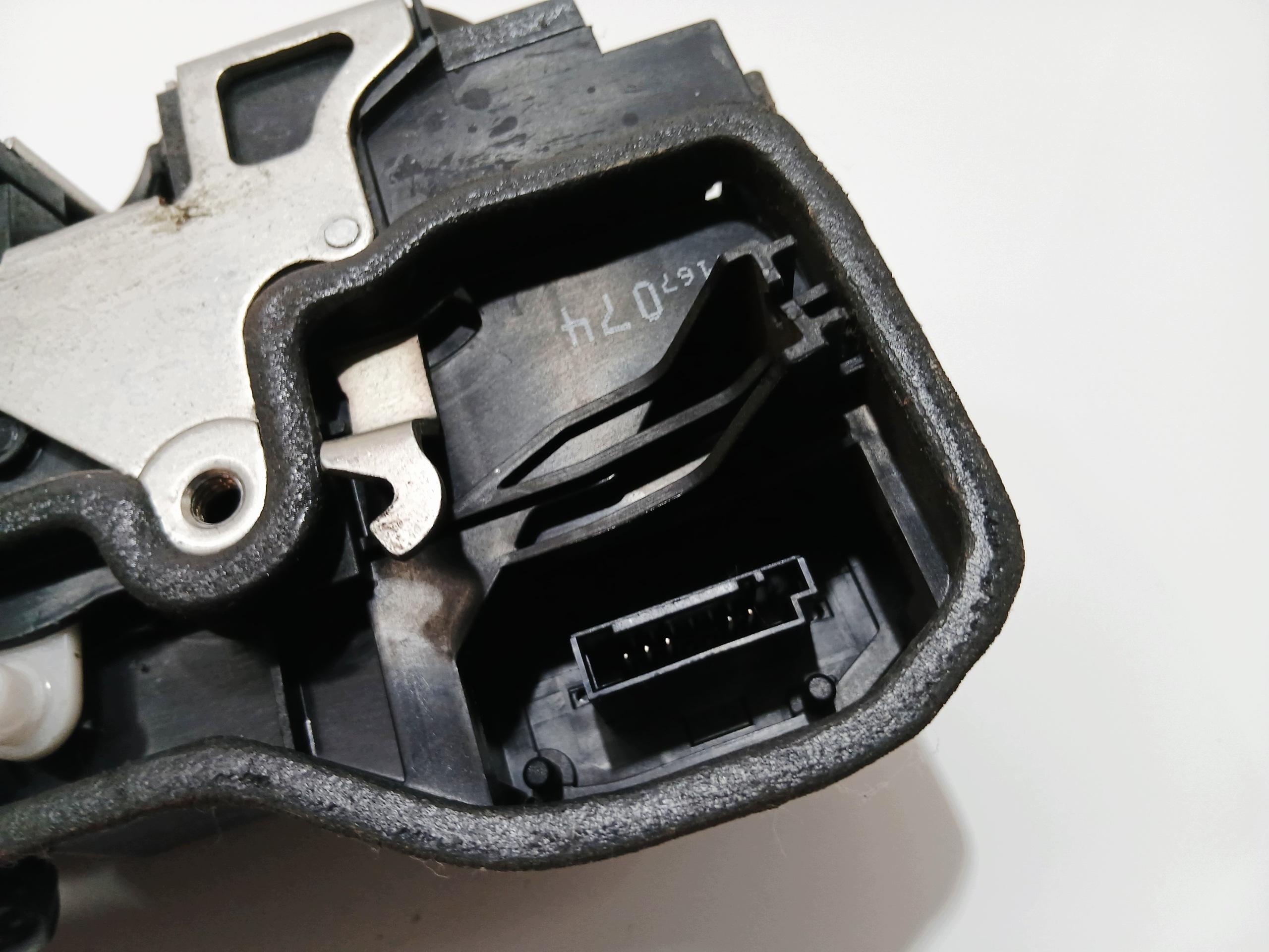 lock door right front BMW E60 E61 EU 7167074 5 PIN (0001335)