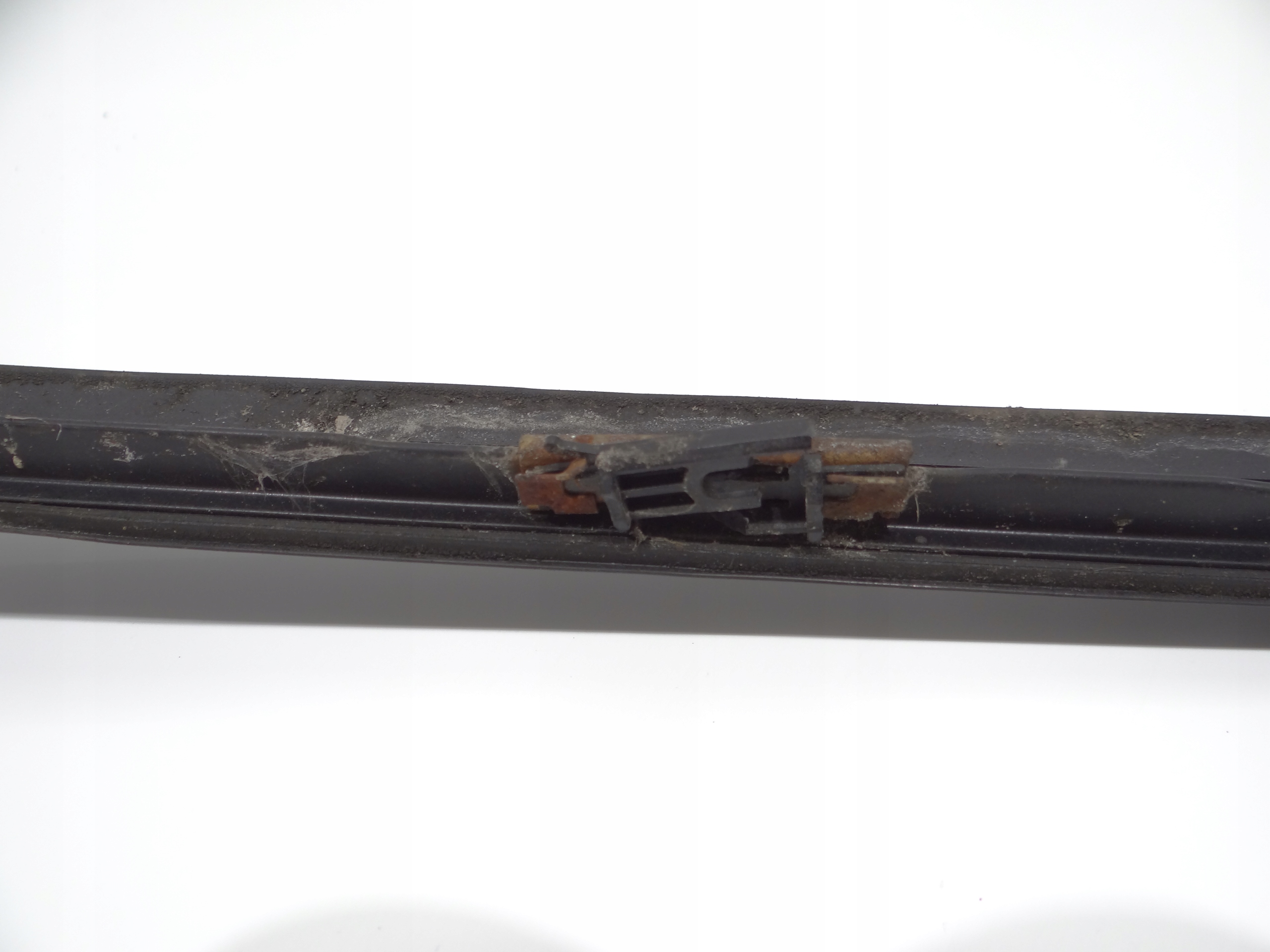 LISTWA SZYBY CZOŁOWEJ PRZEDNIEJ PRAWA BMW E60 LCI Jakość części (zgodnie z GVO) Q - oryginał z logo producenta części (OEM, OES)