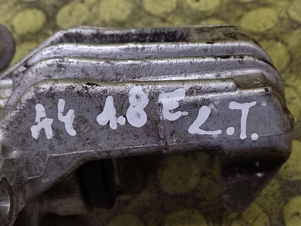 AUDI A4 B5 1.8 třmen brzdový levý záď