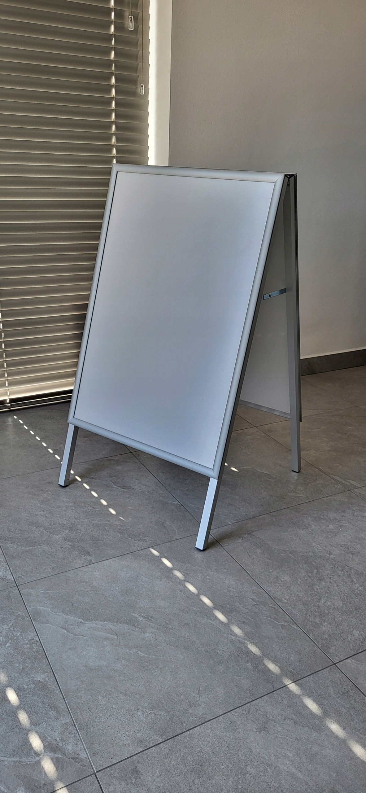 POTYKACZ STOJAK REKLAMOWY A2 2 STRONNY + FOLIA ANTYREFL. PROFIL 25MM ANODA! Wysokość produktu 80 cm