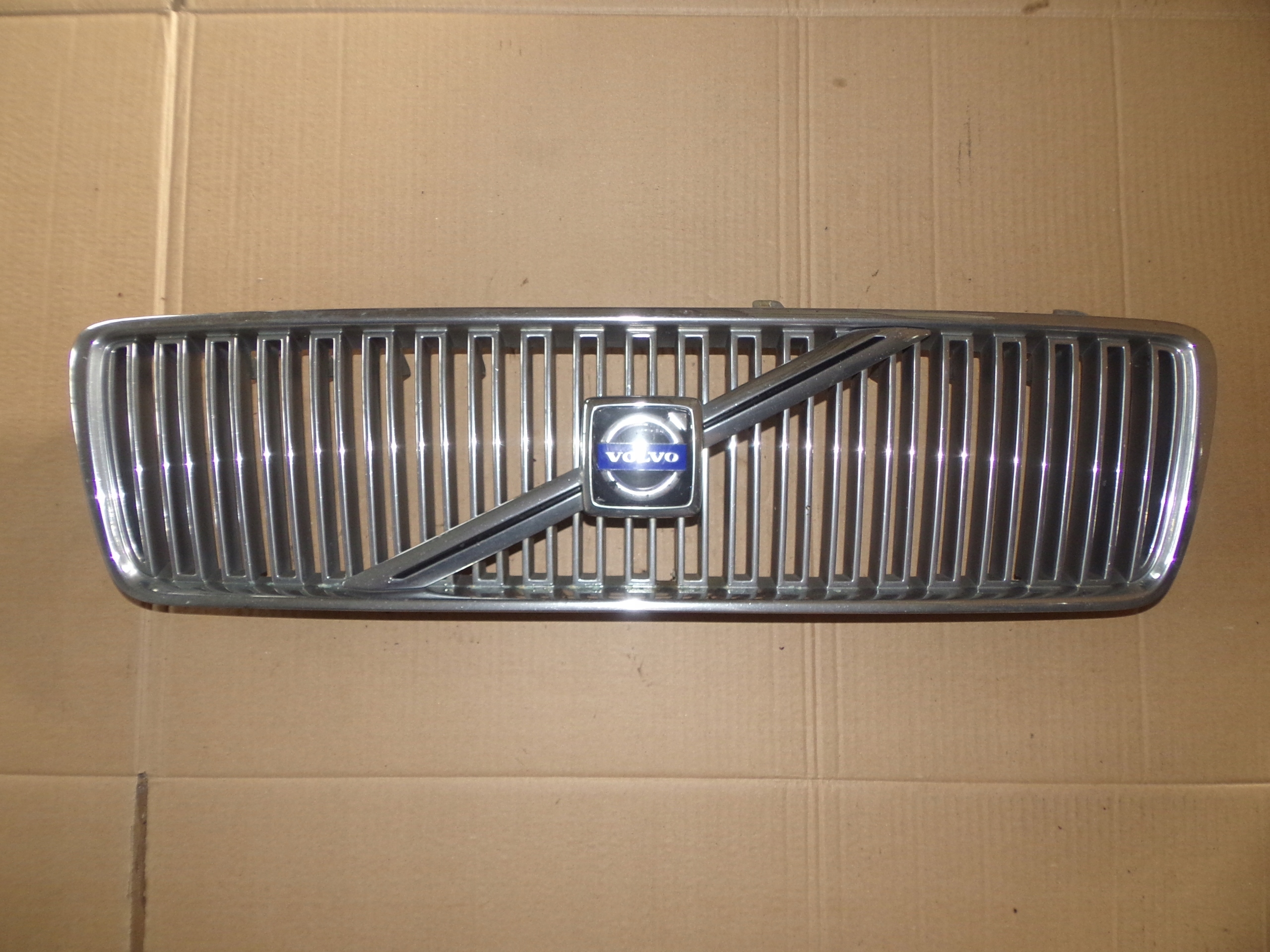 решетка радиатора перед volvo S80 98-04r.