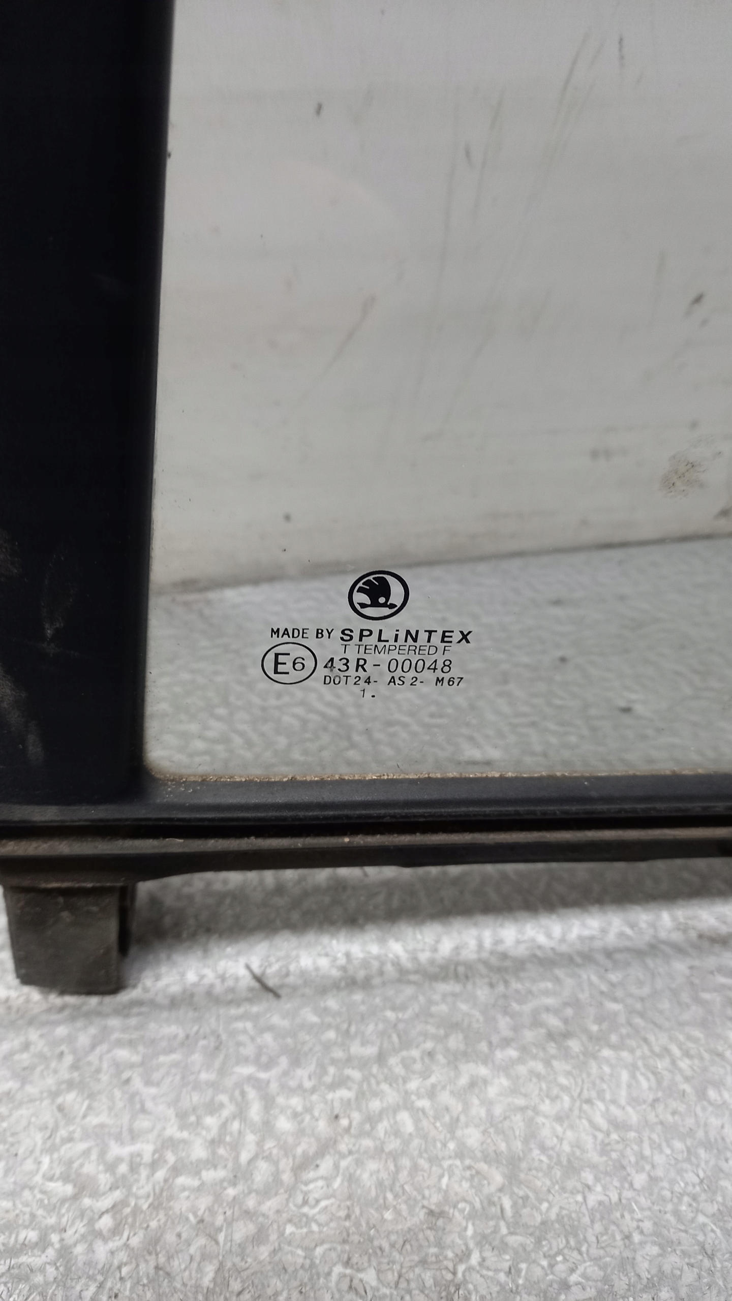 SZYBA LEWA TYŁ TRÓJKĄT SKODA FABIA I 02R Numer katalogowy części 01