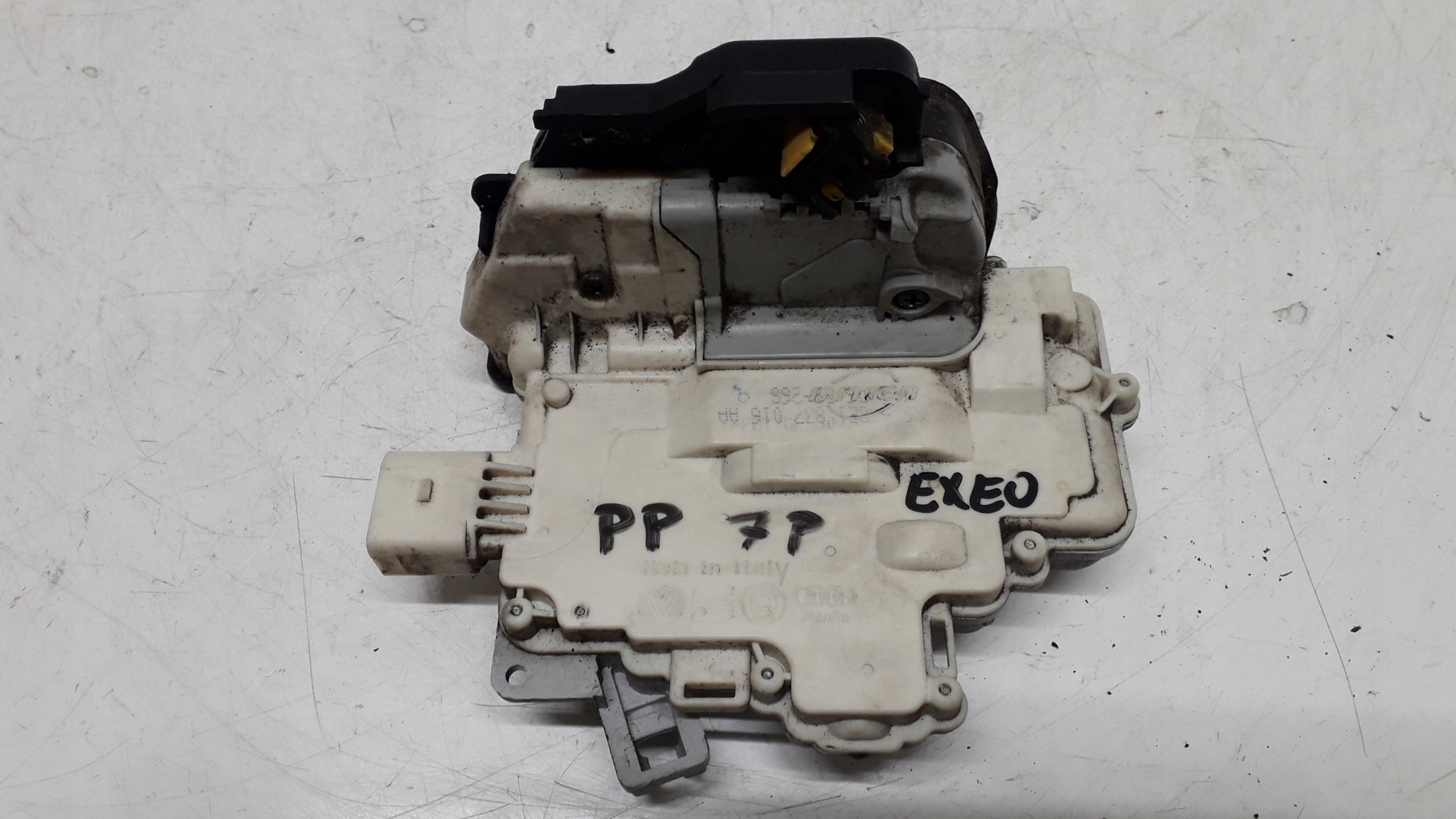 SEAT EXEO AUDI A4 B7 ZAMEK PRAWY PRZÓD 8E1837016AA