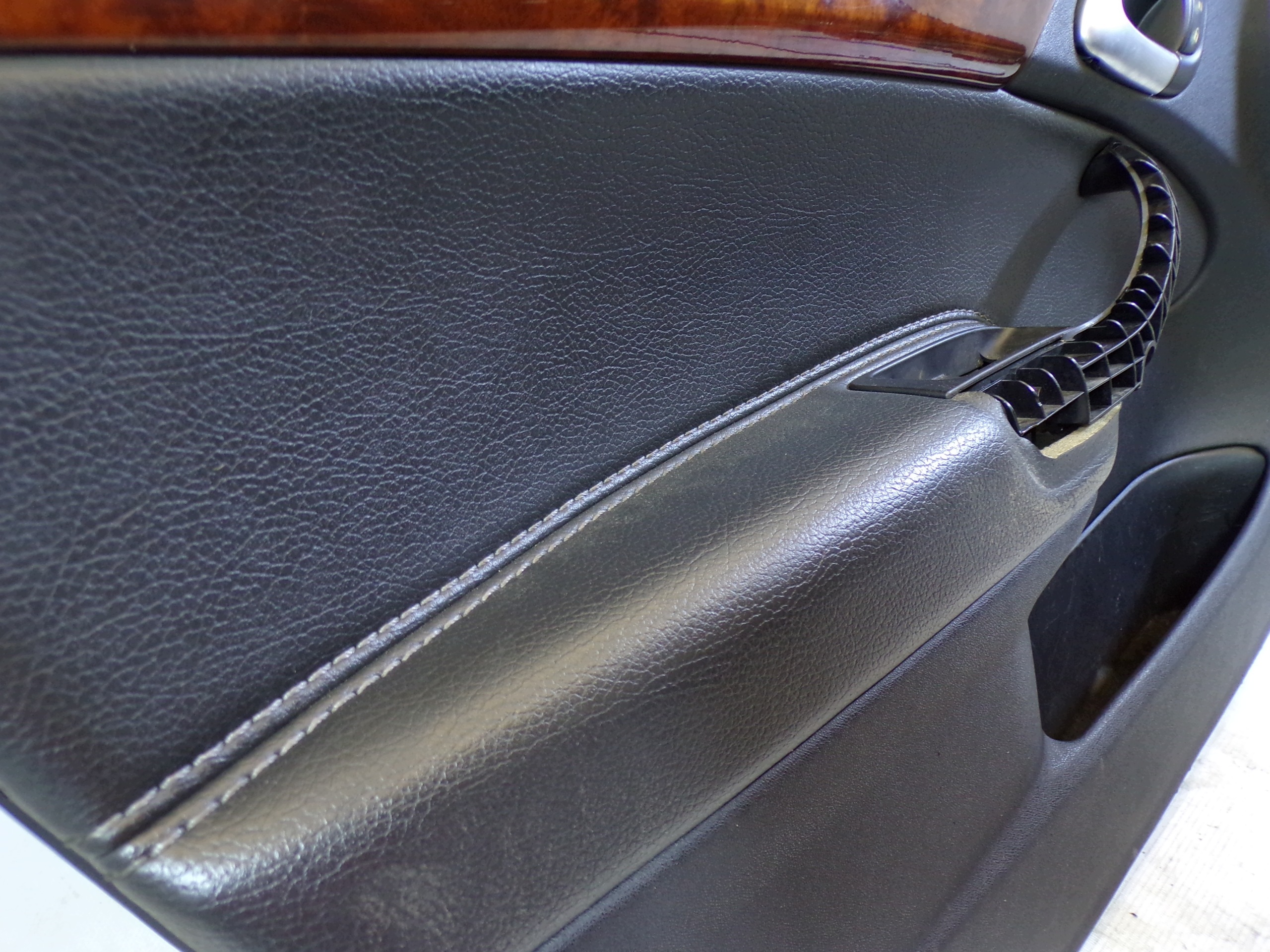 Seite links Tür links PRZEDNICH CADILLAC BLS Leder (K2)