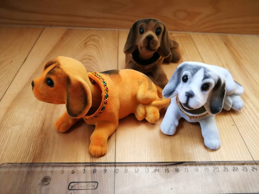 Piesek z kiwającą główką PIES Z GŁOWĄ do samochodu Numer katalogowy producenta 4029811435104