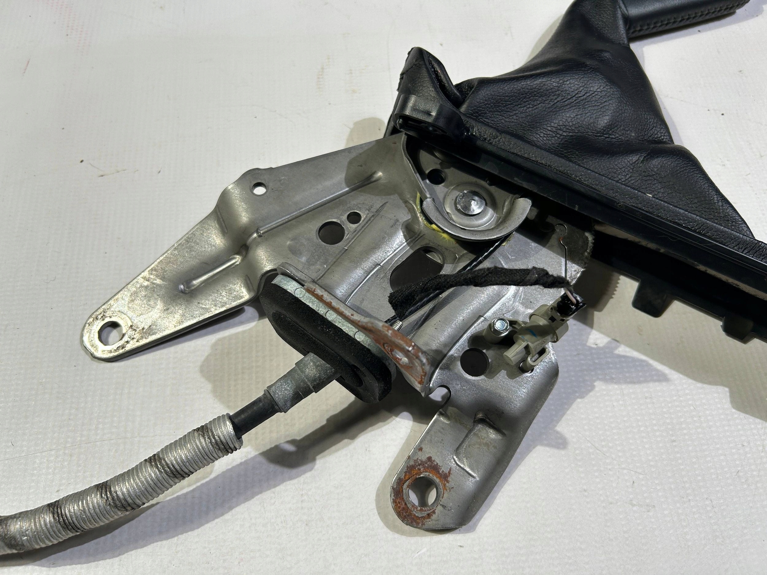 páčka kryt elektrická brzda kompletní Ford Mustang GT 2015