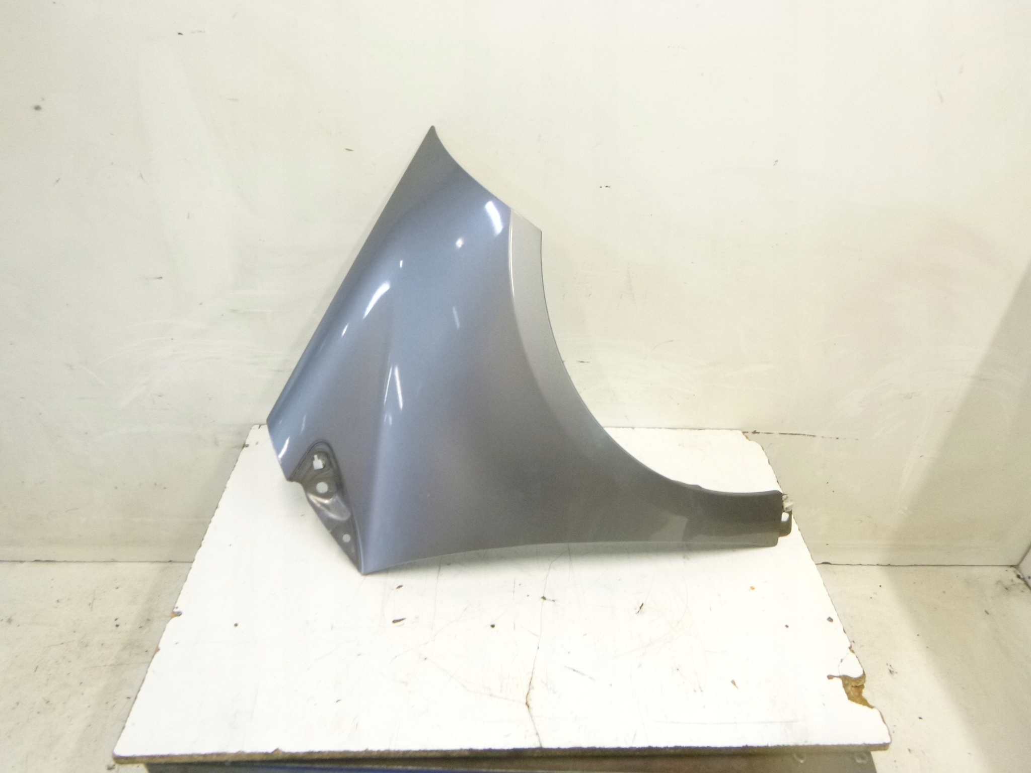 fender right Mercedes W169 748 2005r