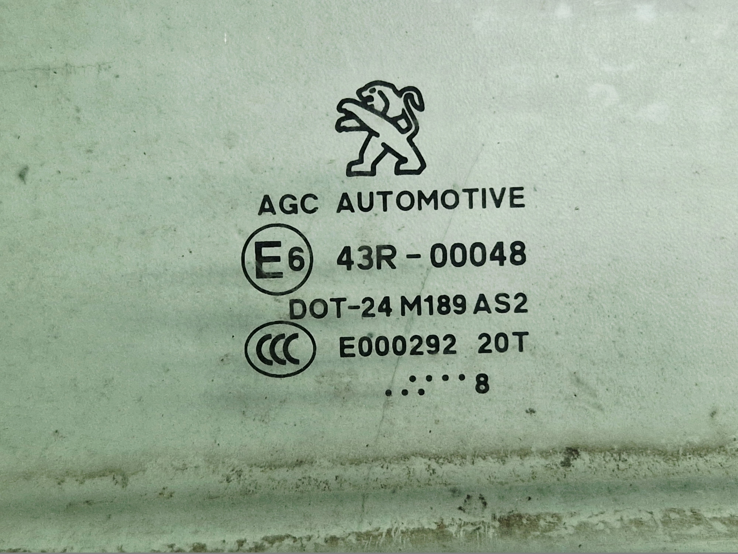PEUGEOT 2008 window door left rear part