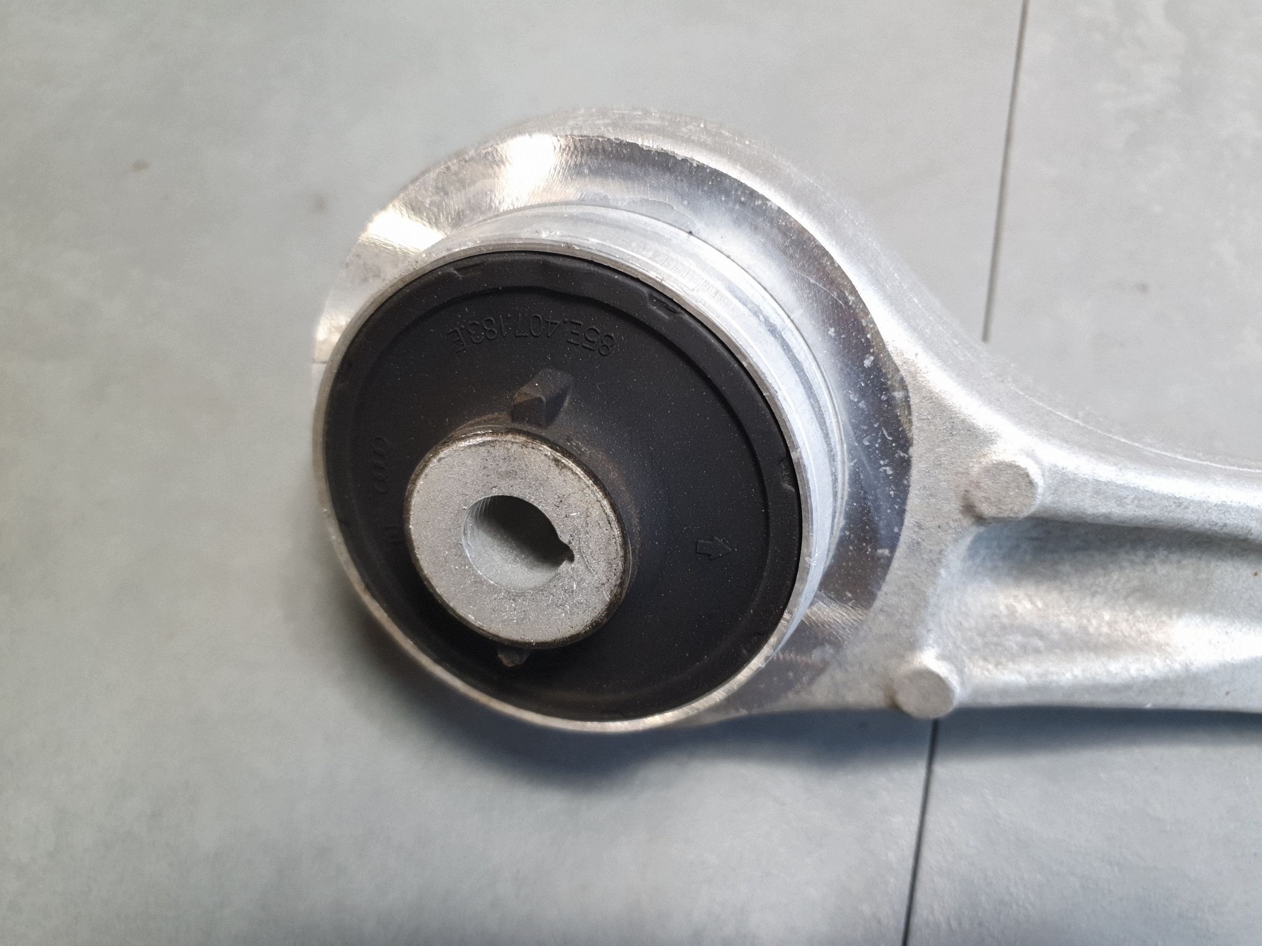 Audi SQ6 e-tron braccetto sinistra anteriore anteriore 85E407693H