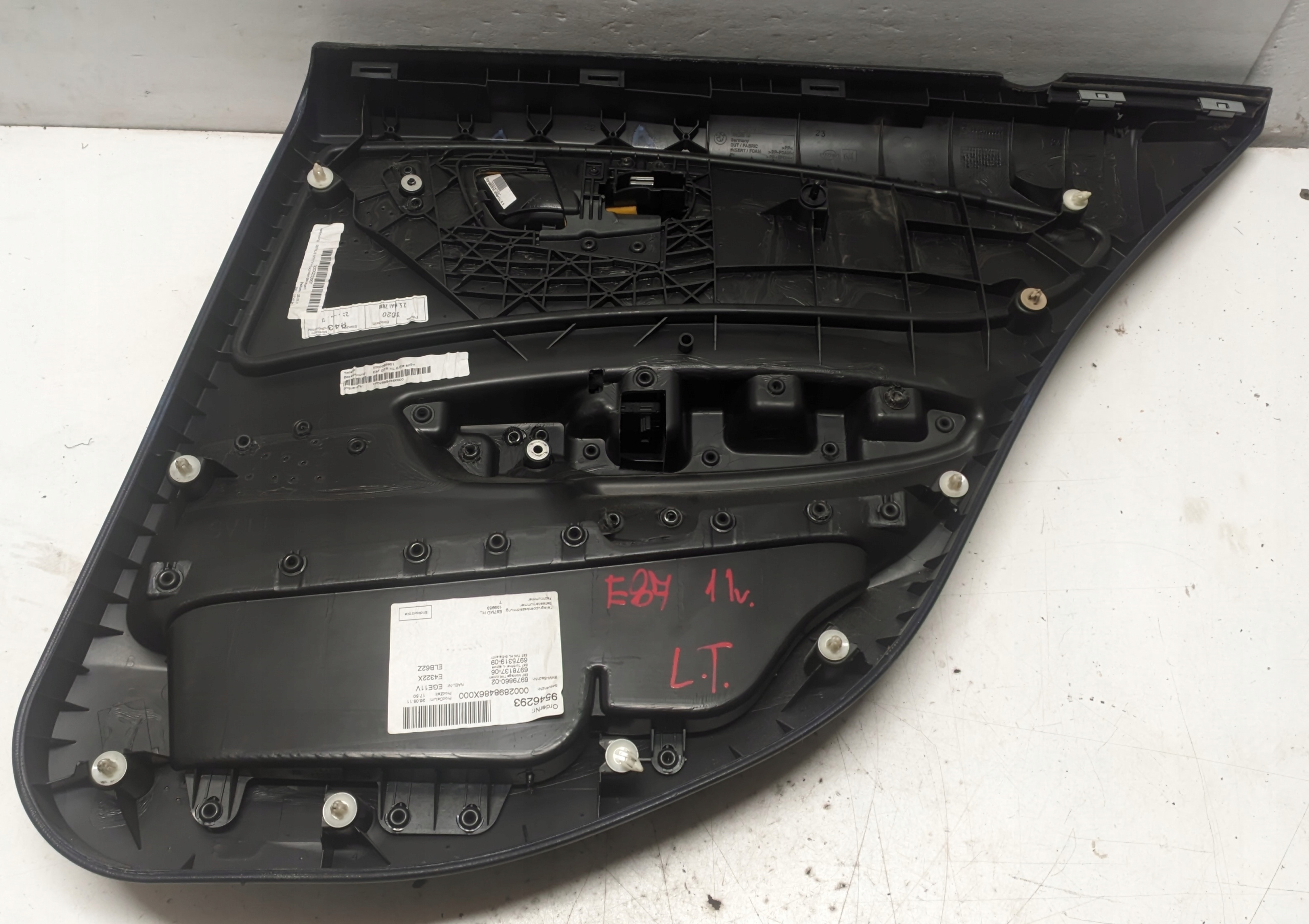 BMW E87 2.0D 11R side door left rear part